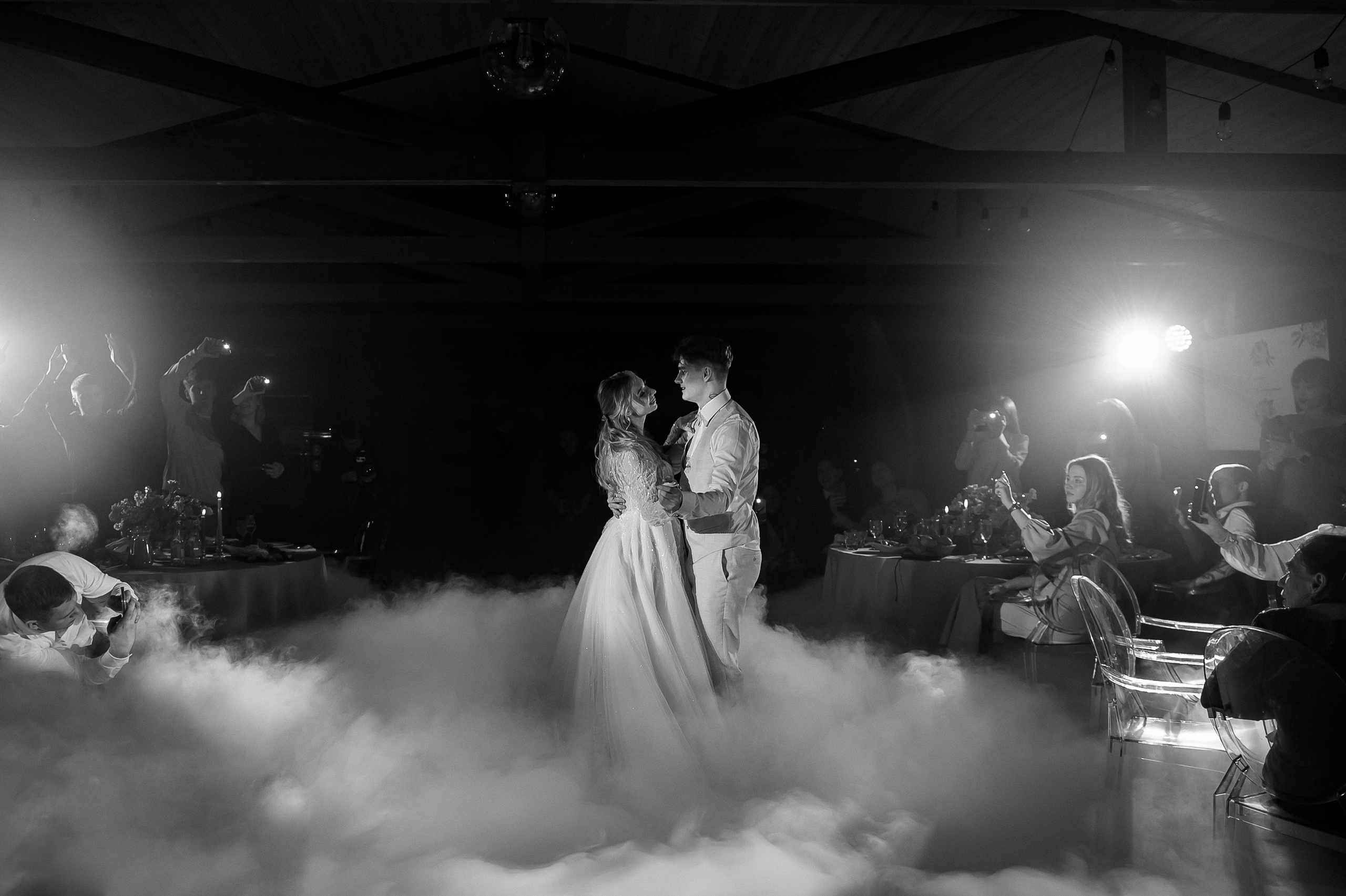 Свадебные сборы Кати и Степана в отеле Radisson Blu Olimpiyskiy. Свадебный фотограф Москва — Сергей и Татьяна