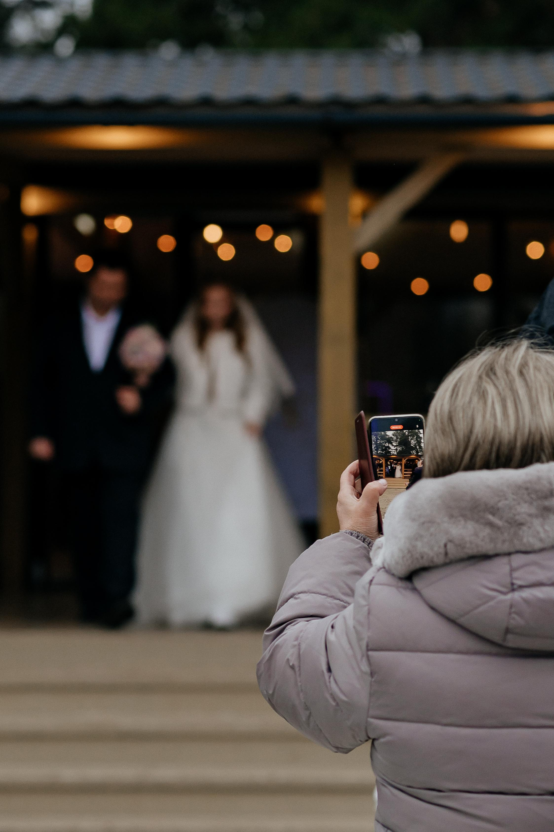 Свадебные сборы Кати и Степана в отеле Radisson Blu Olimpiyskiy. Свадебный фотограф Москва — Сергей и Татьяна