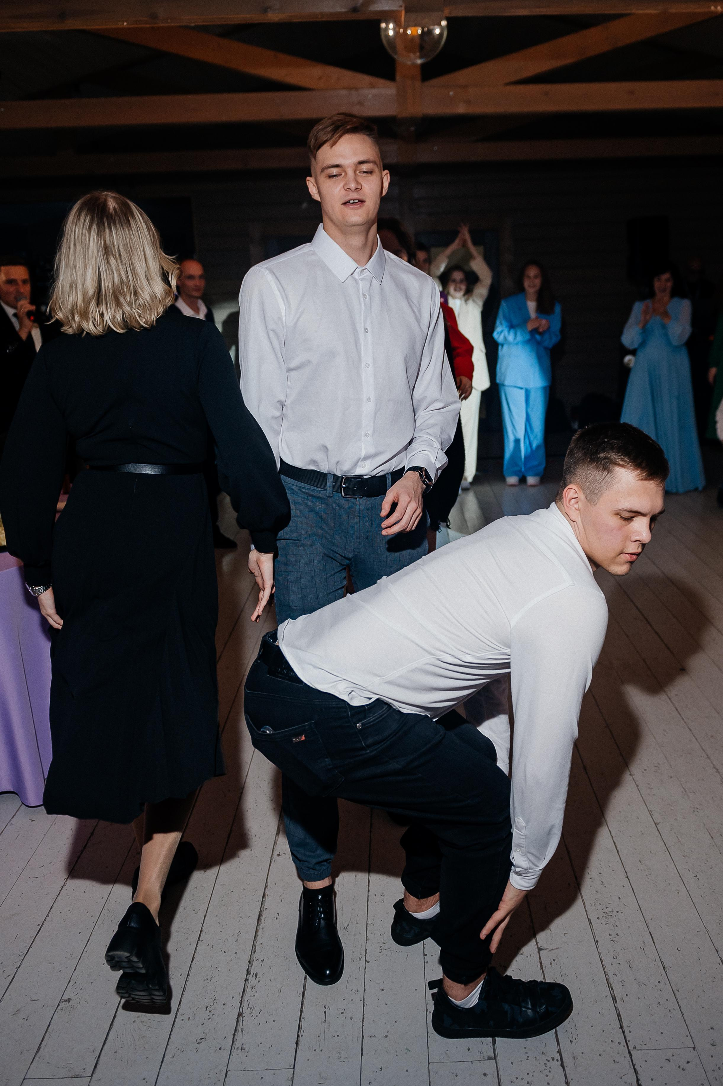 Свадебные сборы Кати и Степана в отеле Radisson Blu Olimpiyskiy. Свадебный фотограф Москва — Сергей и Татьяна