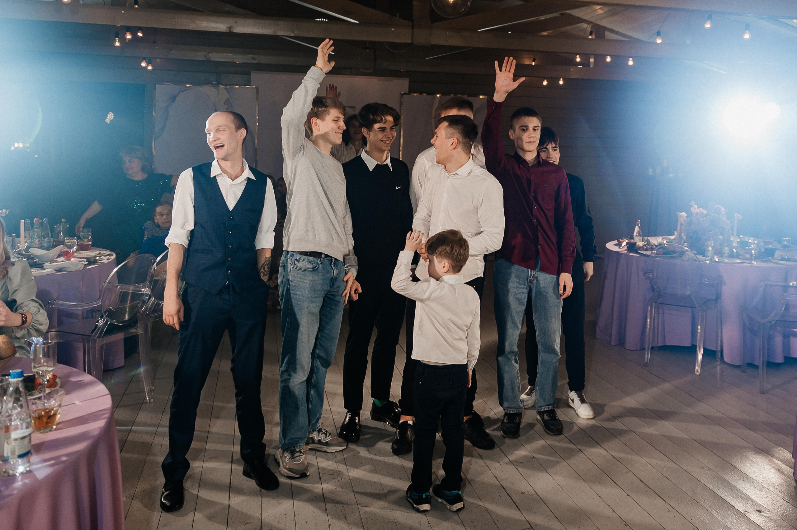 Свадебные сборы Кати и Степана в отеле Radisson Blu Olimpiyskiy. Свадебный фотограф Москва — Сергей и Татьяна