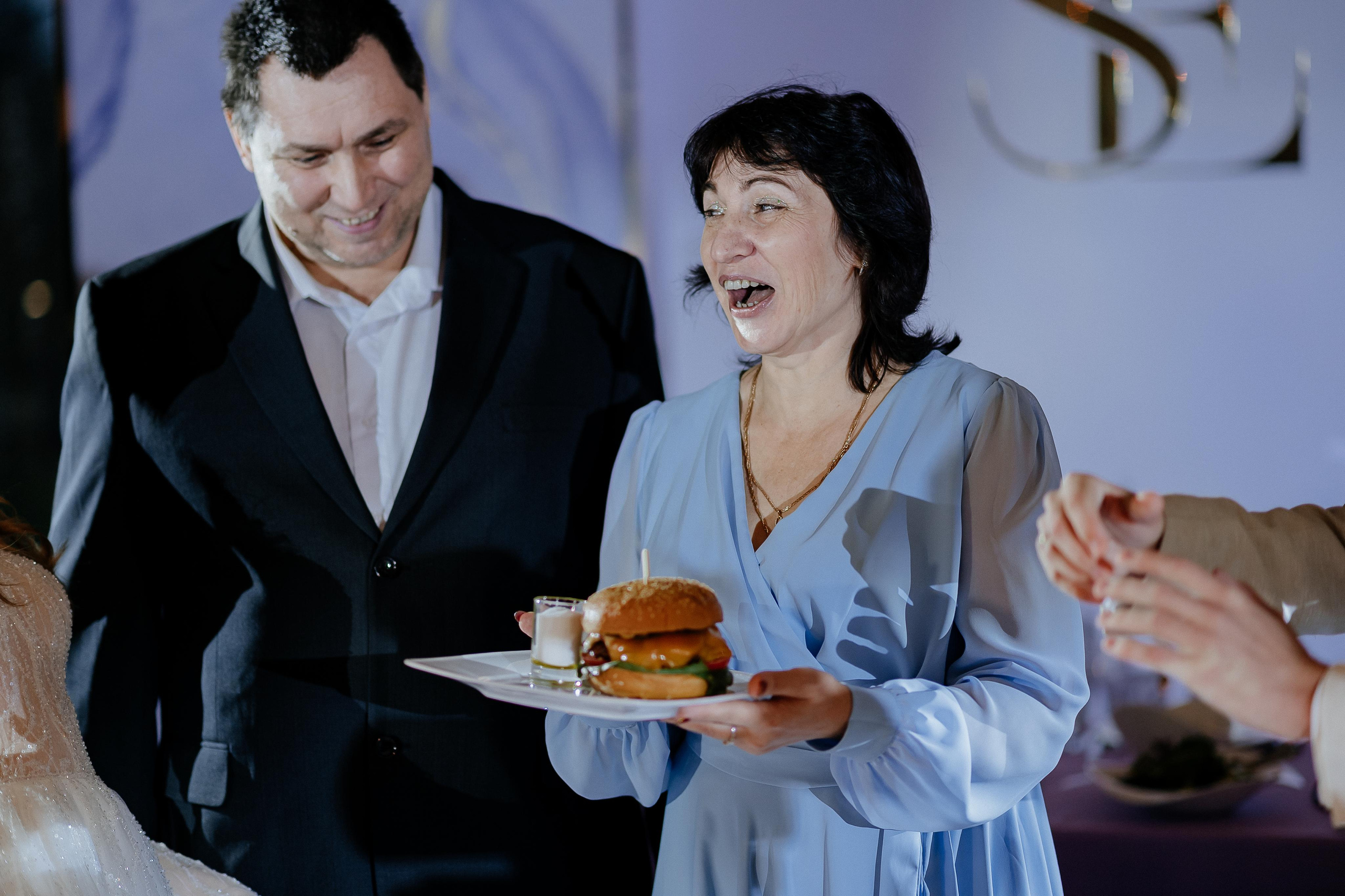 Свадебные сборы Кати и Степана в отеле Radisson Blu Olimpiyskiy. Свадебный фотограф Москва — Сергей и Татьяна