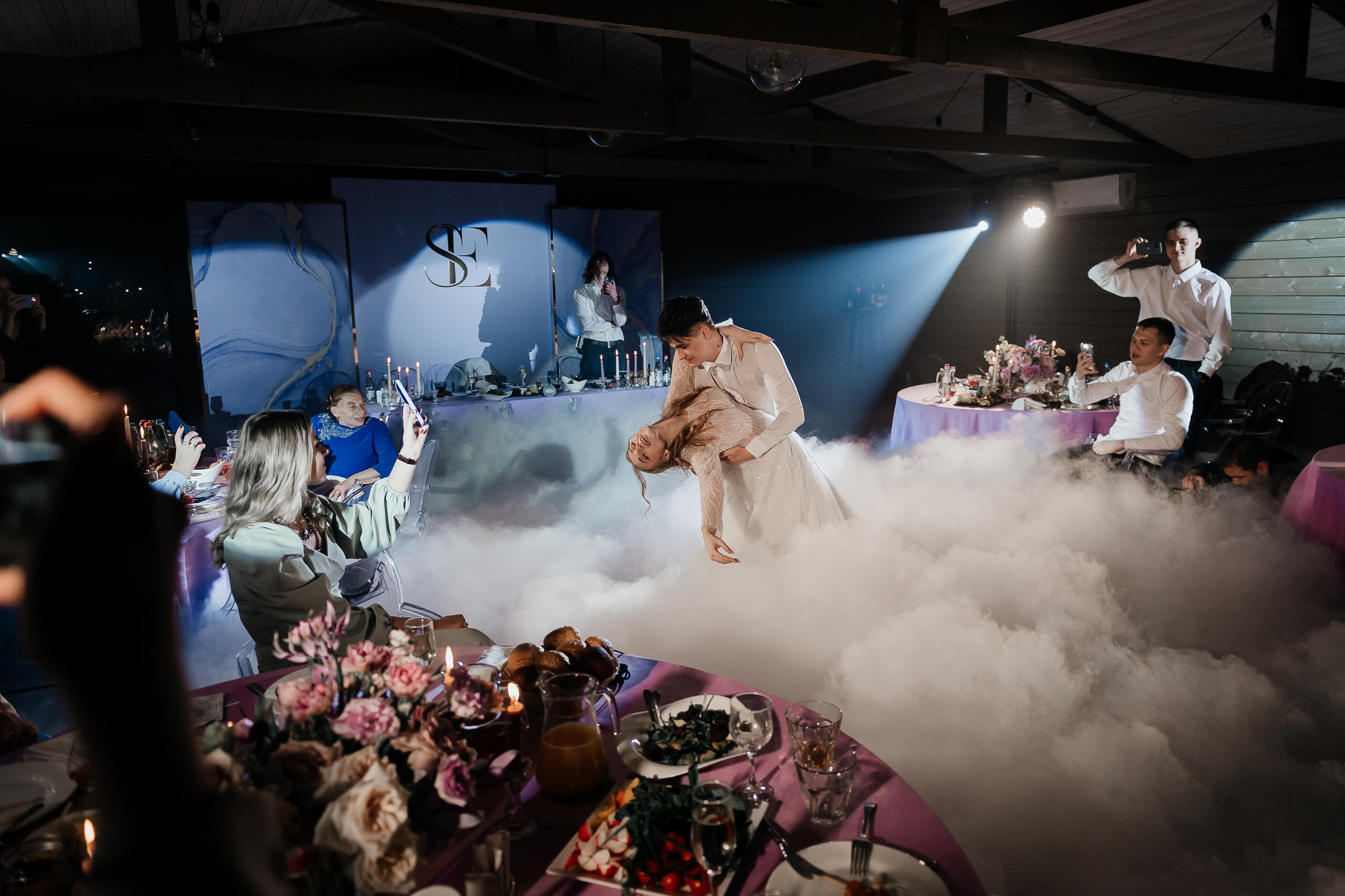 Свадебные сборы Кати и Степана в отеле Radisson Blu Olimpiyskiy. Свадебный фотограф Москва — Сергей и Татьяна