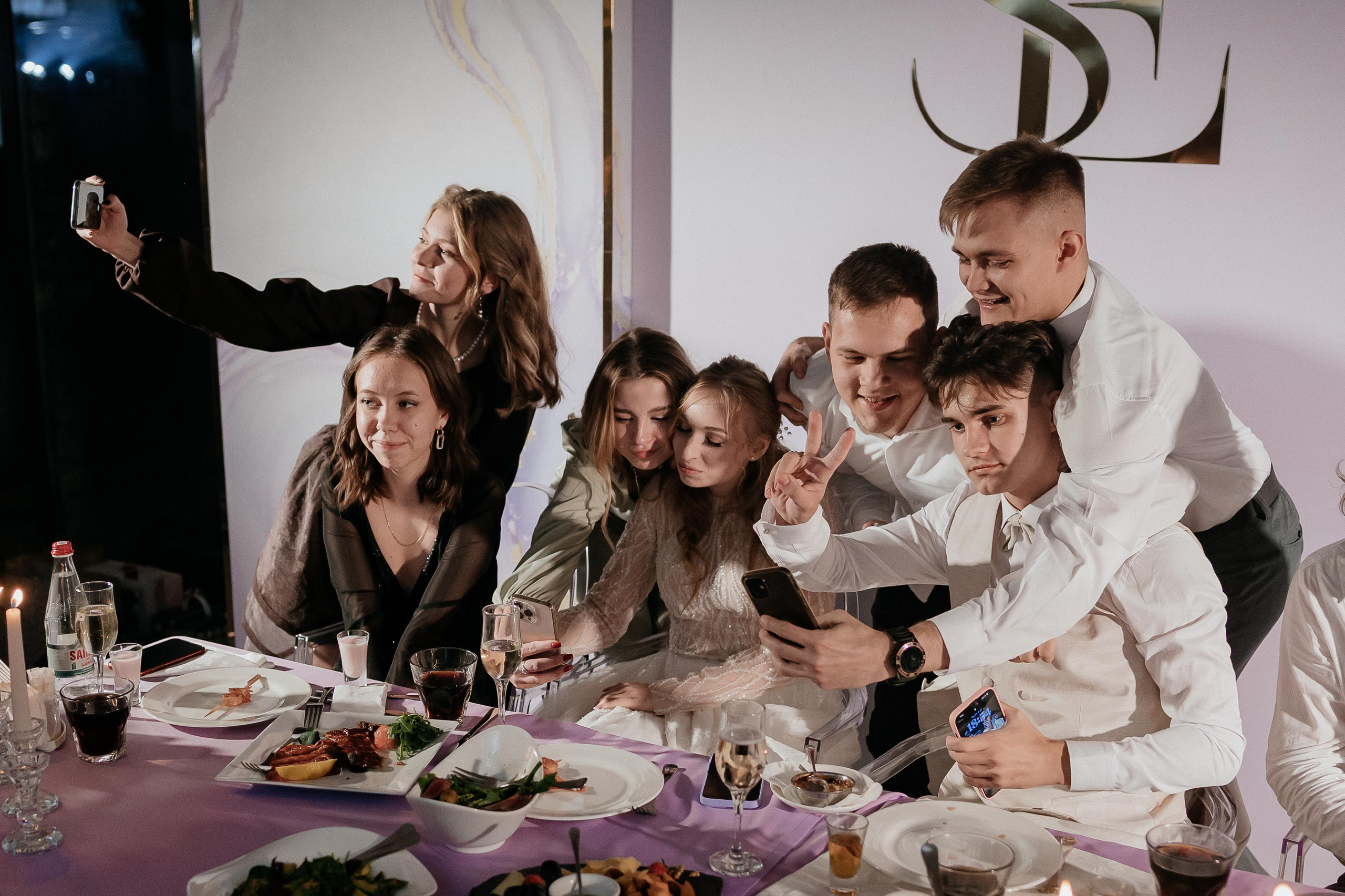 Свадебные сборы Кати и Степана в отеле Radisson Blu Olimpiyskiy. Свадебный фотограф Москва — Сергей и Татьяна