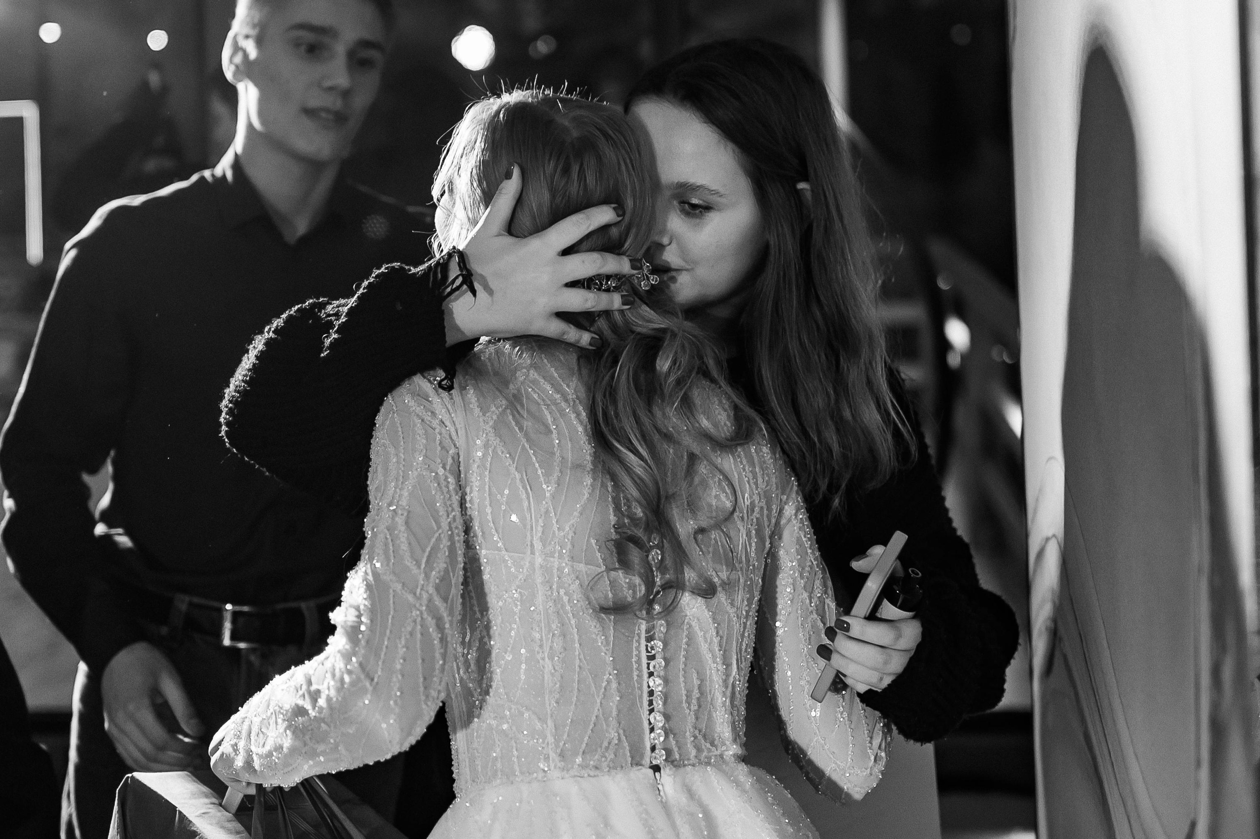 Свадебные сборы Кати и Степана в отеле Radisson Blu Olimpiyskiy. Свадебный фотограф Москва — Сергей и Татьяна