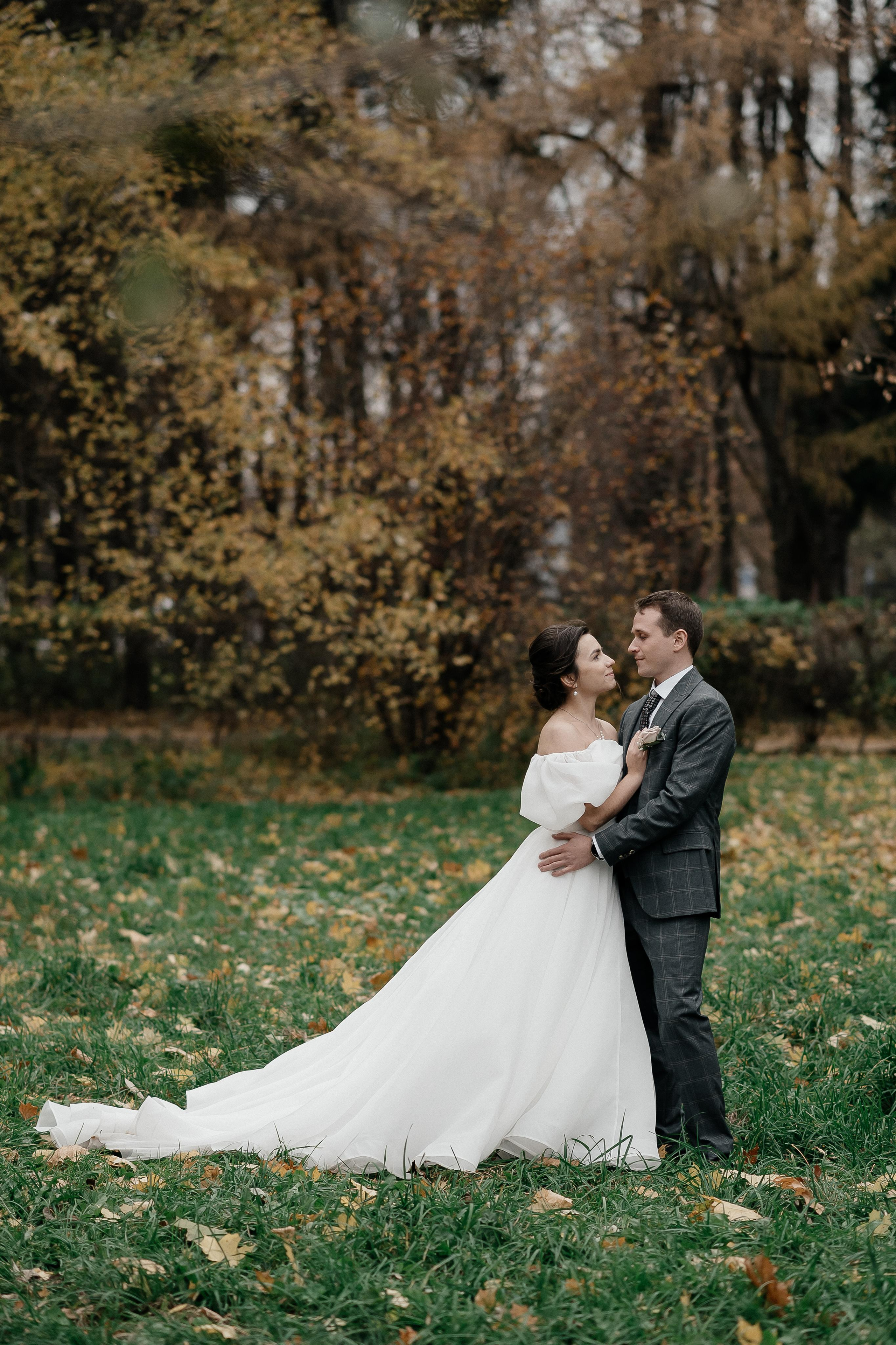 Жених и невеста прогулка около МГУ