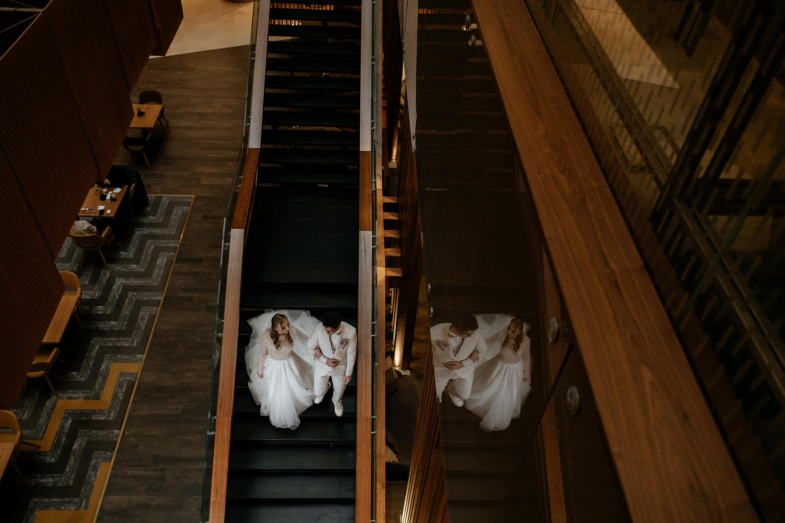 Свадебные сборы Кати и Степана в отеле Radisson Blu Olimpiyskiy. Свадебный фотограф Москва — Сергей и Татьяна