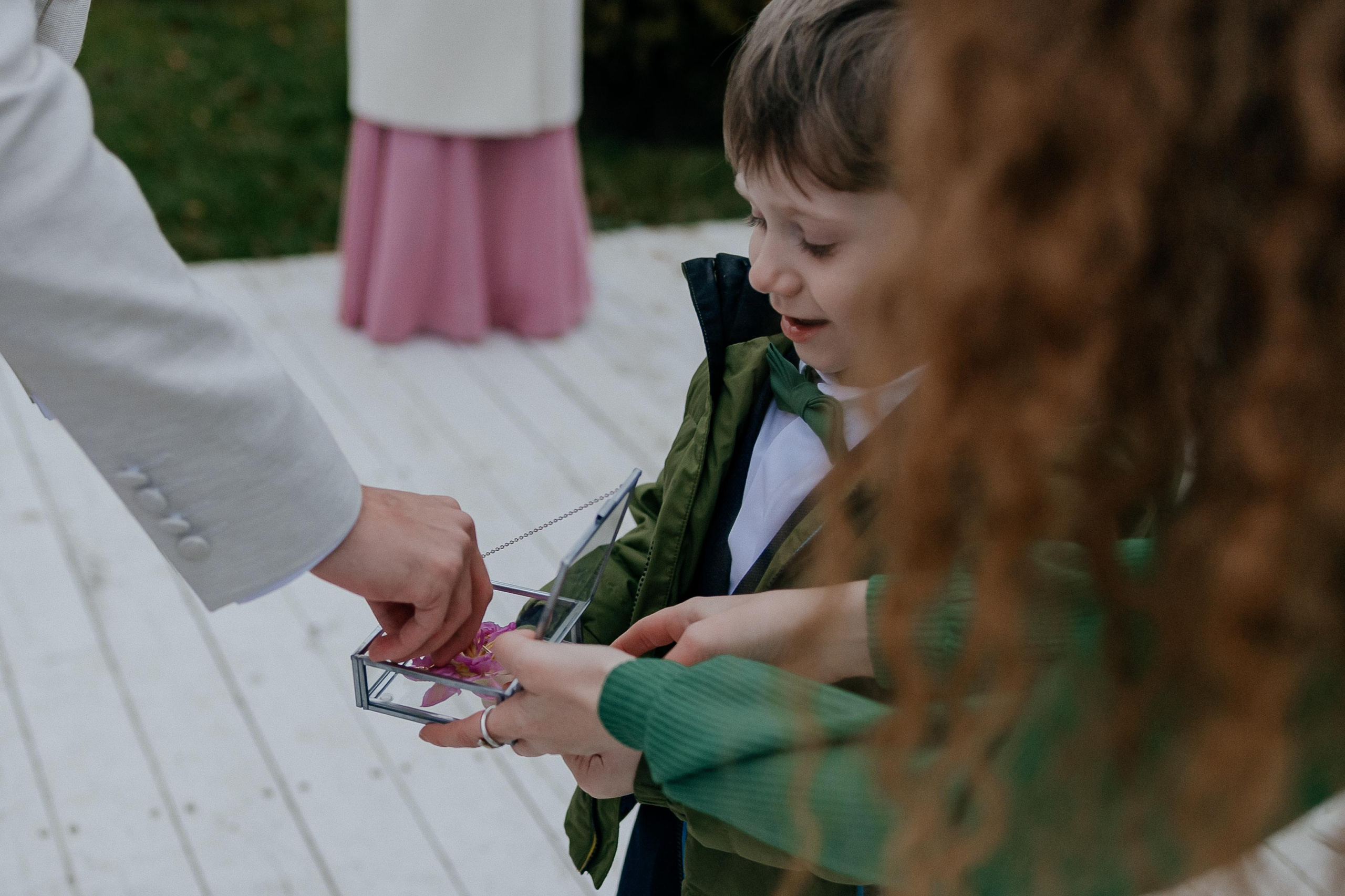 Свадебные сборы Кати и Степана в отеле Radisson Blu Olimpiyskiy. Свадебный фотограф Москва — Сергей и Татьяна