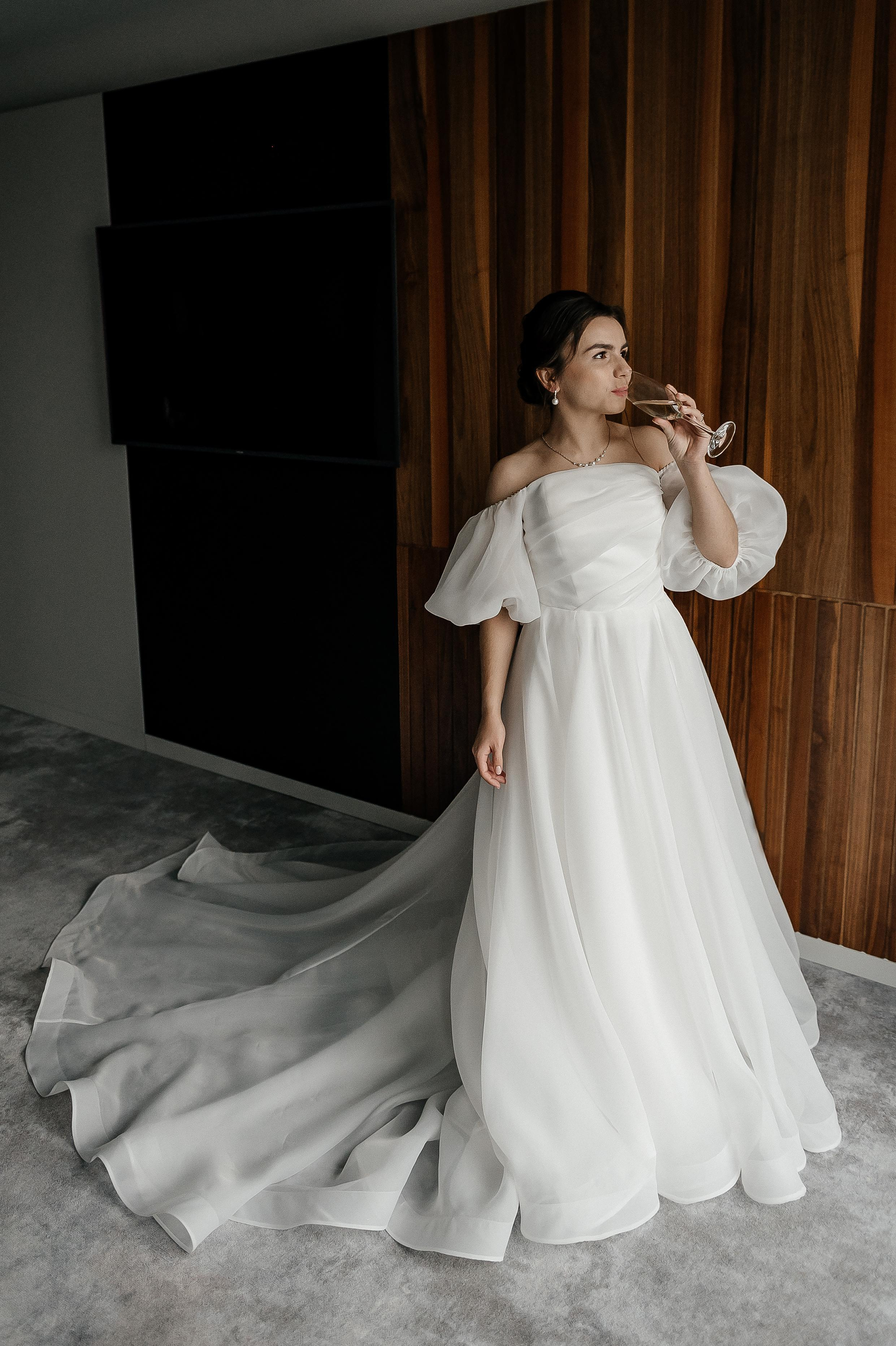 Осенняя свадьба Светы и Миши, со сбора в отеле Movenpic. Свадебный фотограф Москва — Сергей и Татьяна