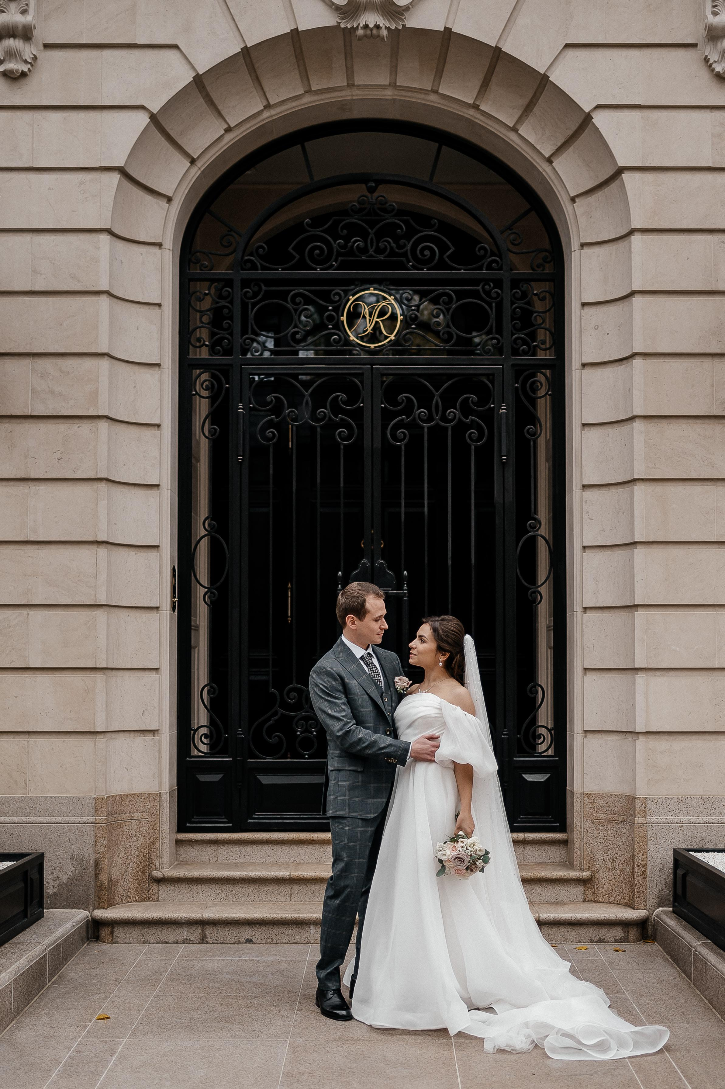 Осенняя свадьба Светы и Миши, со сбора в отеле Movenpic. Свадебный фотограф Москва — Сергей и Татьяна