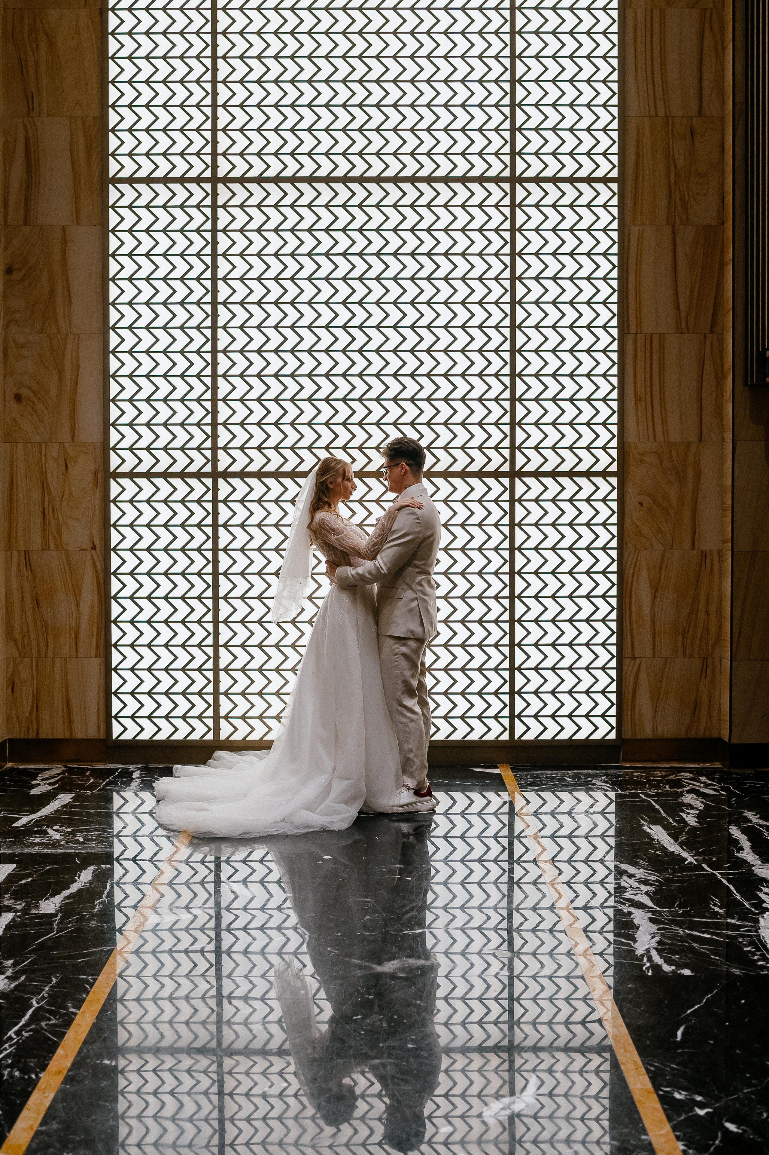 Свадебные сборы Кати и Степана в отеле Radisson Blu Olimpiyskiy. Свадебный фотограф Москва — Сергей и Татьяна