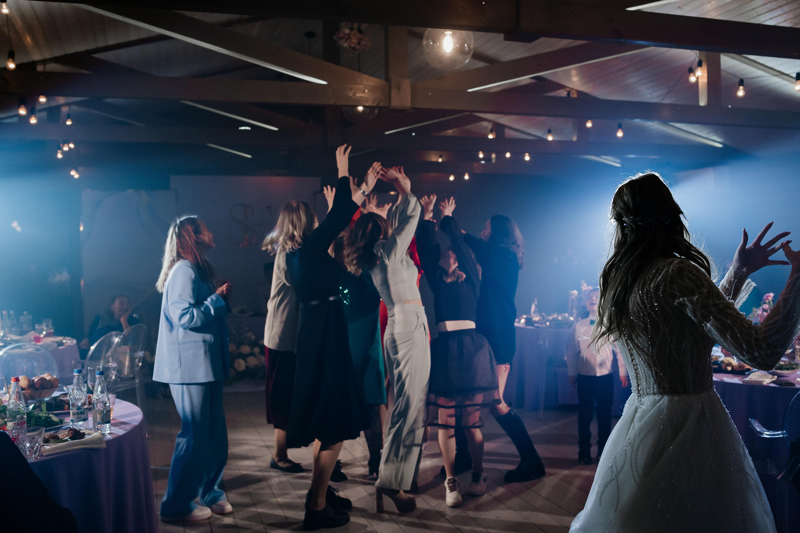 Свадебные сборы Кати и Степана в отеле Radisson Blu Olimpiyskiy. Свадебный фотограф Москва — Сергей и Татьяна