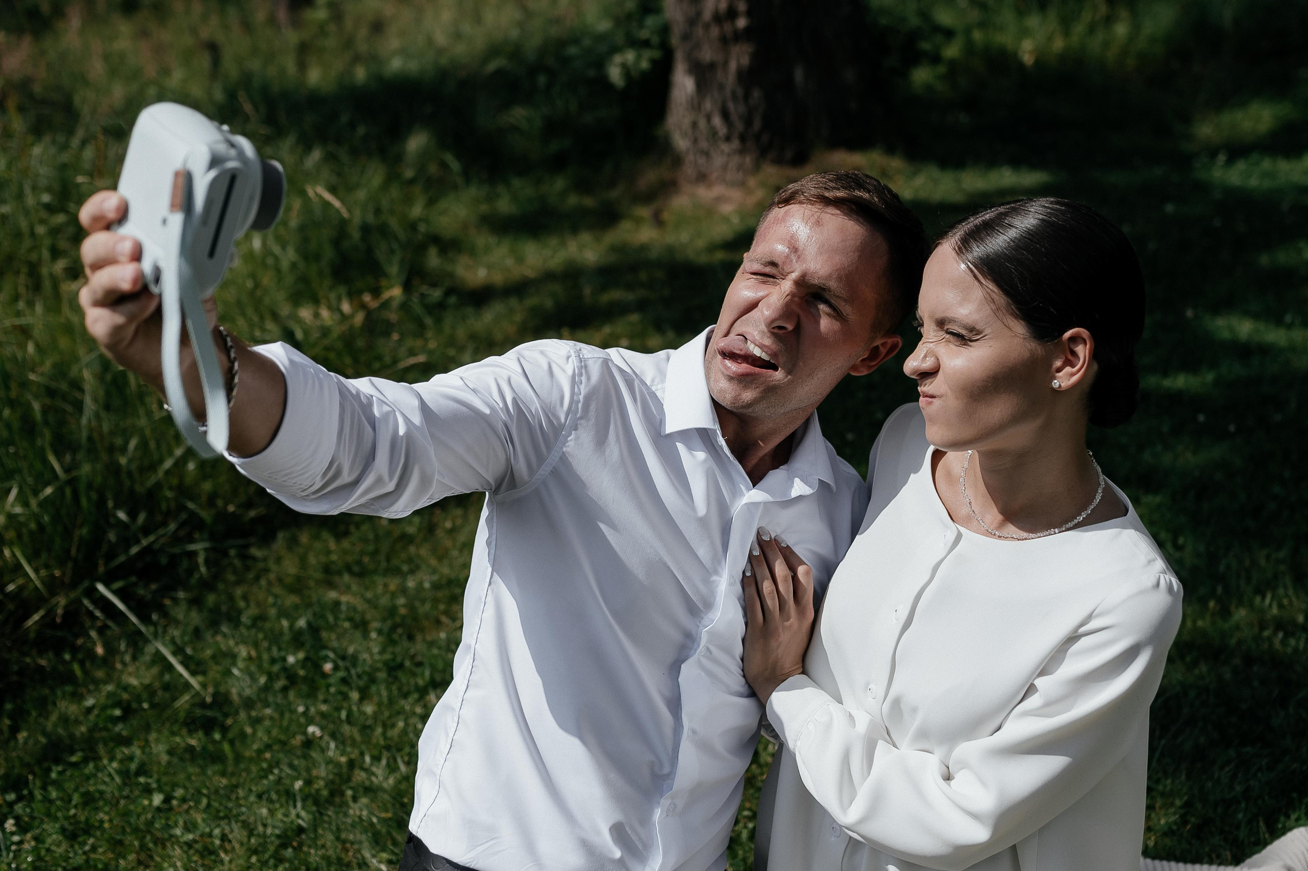 свадебная фотосессия на площадке дом у озера