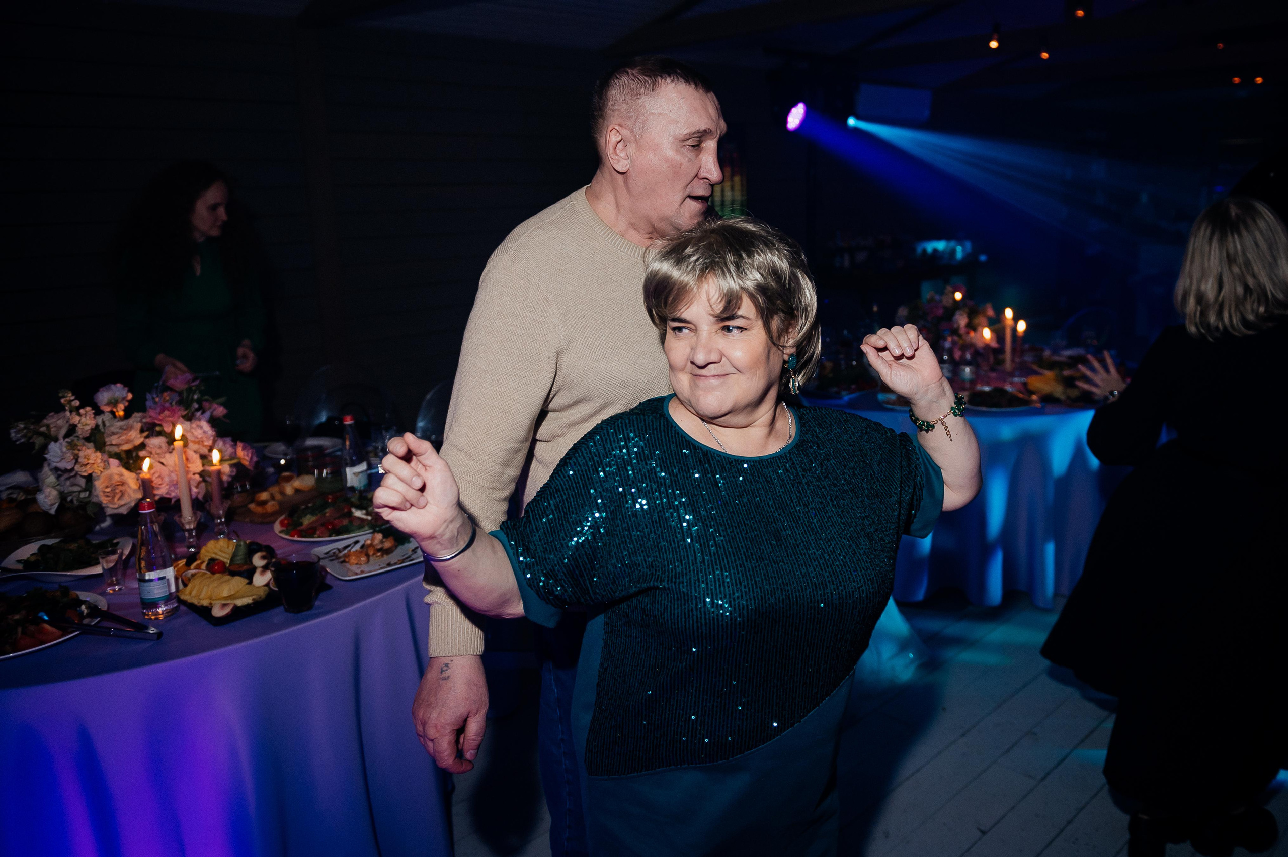 Свадебные сборы Кати и Степана в отеле Radisson Blu Olimpiyskiy. Свадебный фотограф Москва — Сергей и Татьяна