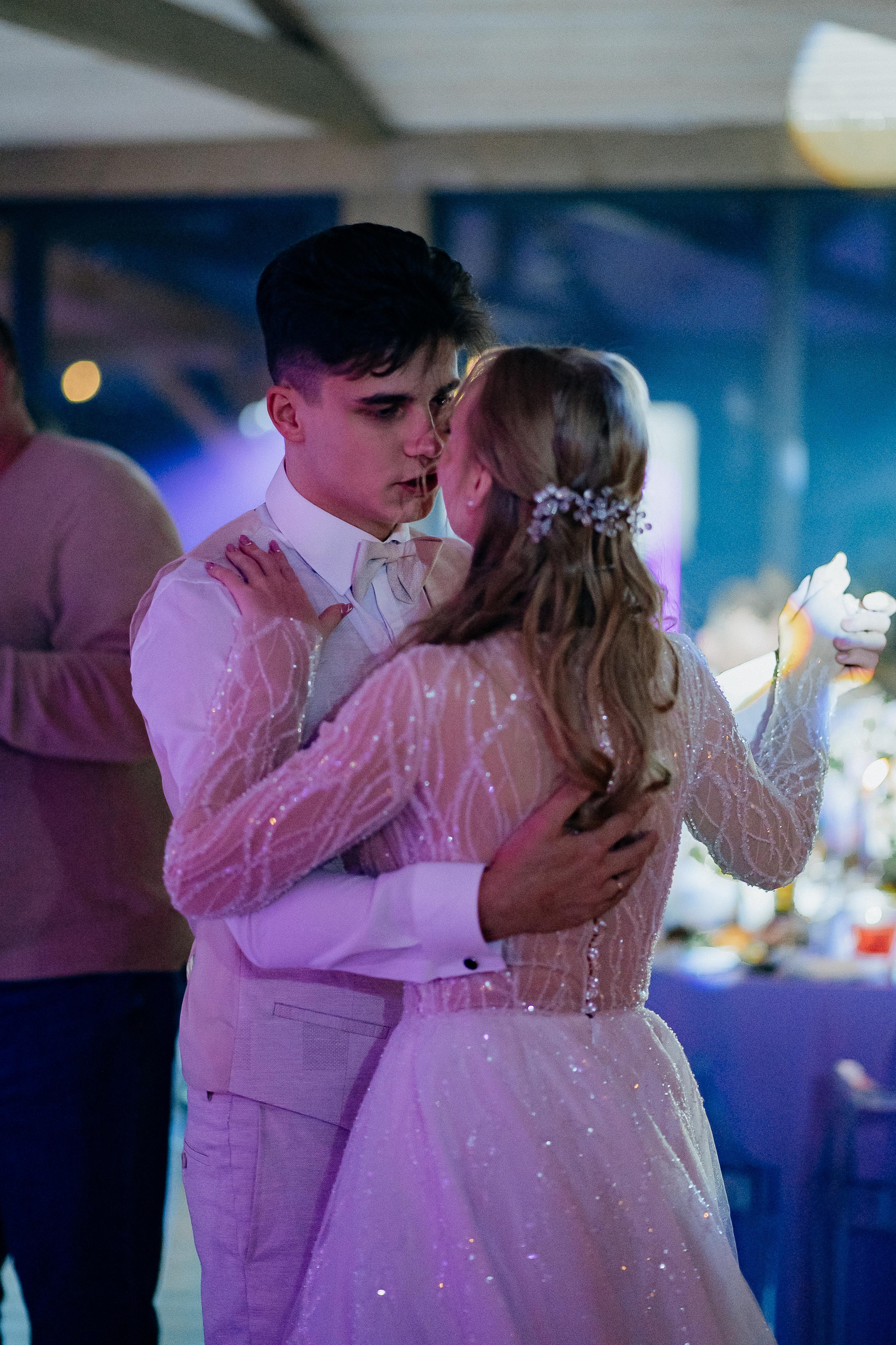 Свадебные сборы Кати и Степана в отеле Radisson Blu Olimpiyskiy. Свадебный фотограф Москва — Сергей и Татьяна