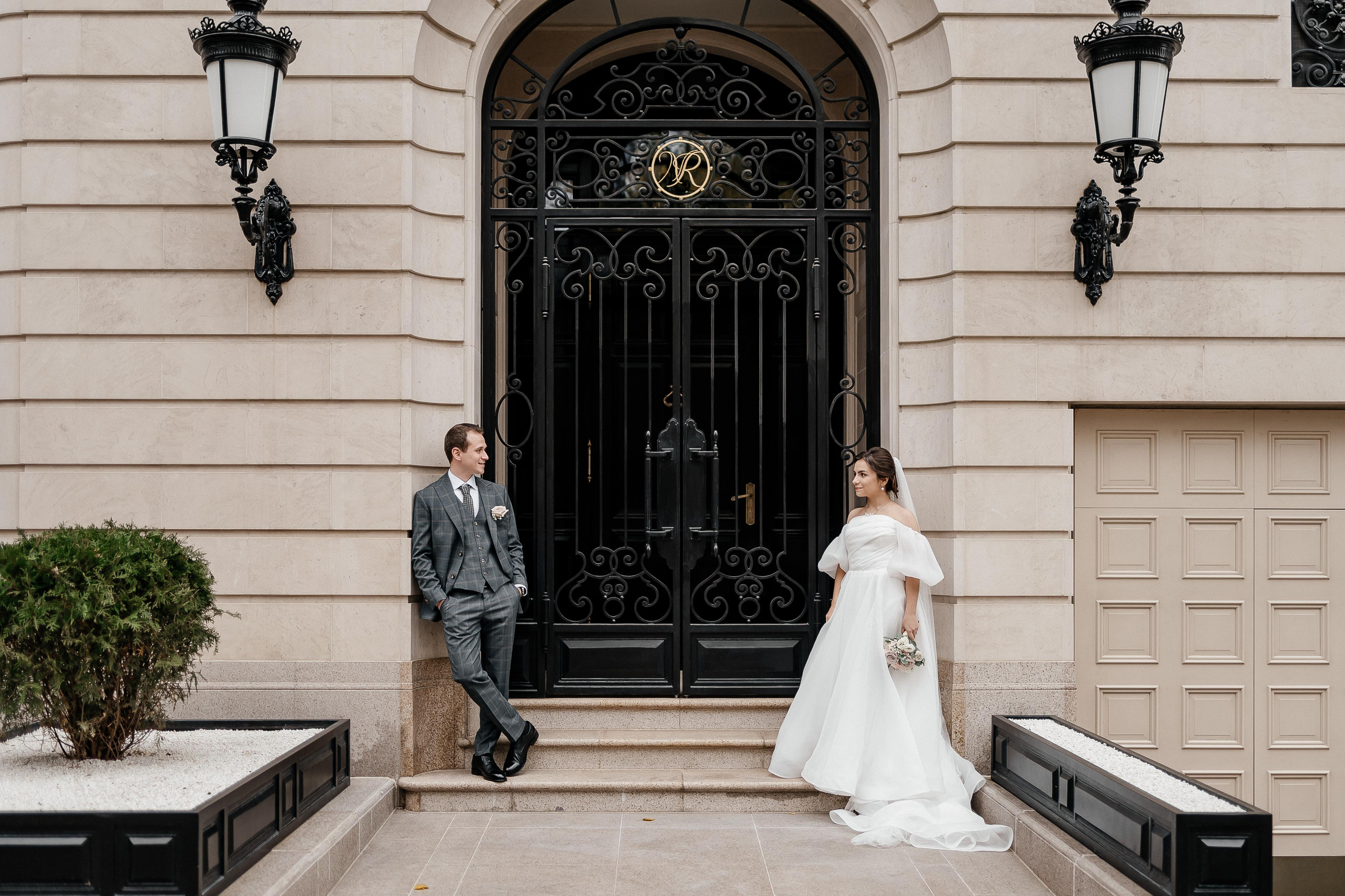 Осенняя свадьба Светы и Миши, со сбора в отеле Movenpic. Свадебный фотограф Москва — Сергей и Татьяна