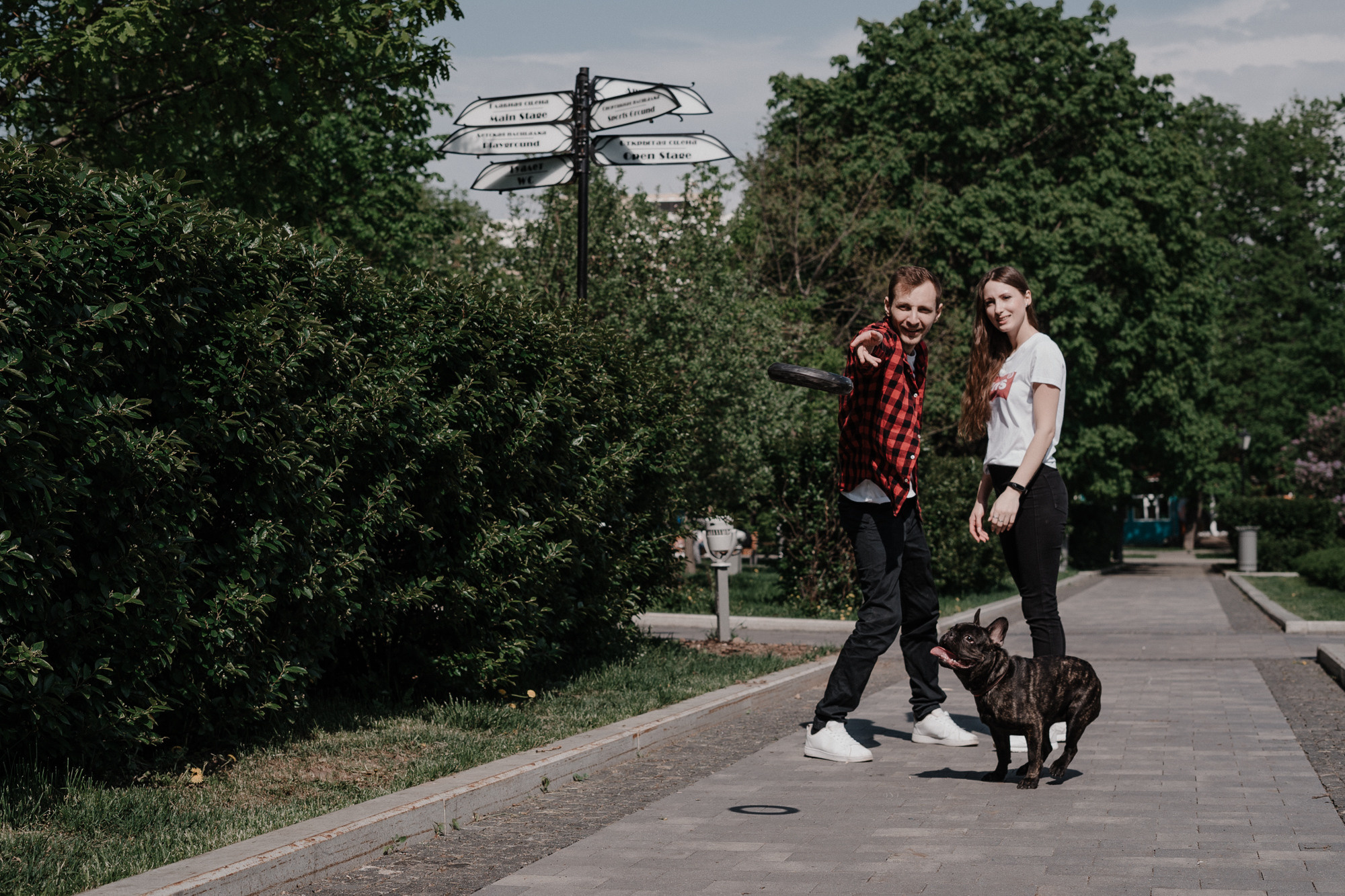 Лав стори Маши и Артема в парке им. Баумана в городе Москва. Свадебный фотограф Москва — Сергей и Татьяна