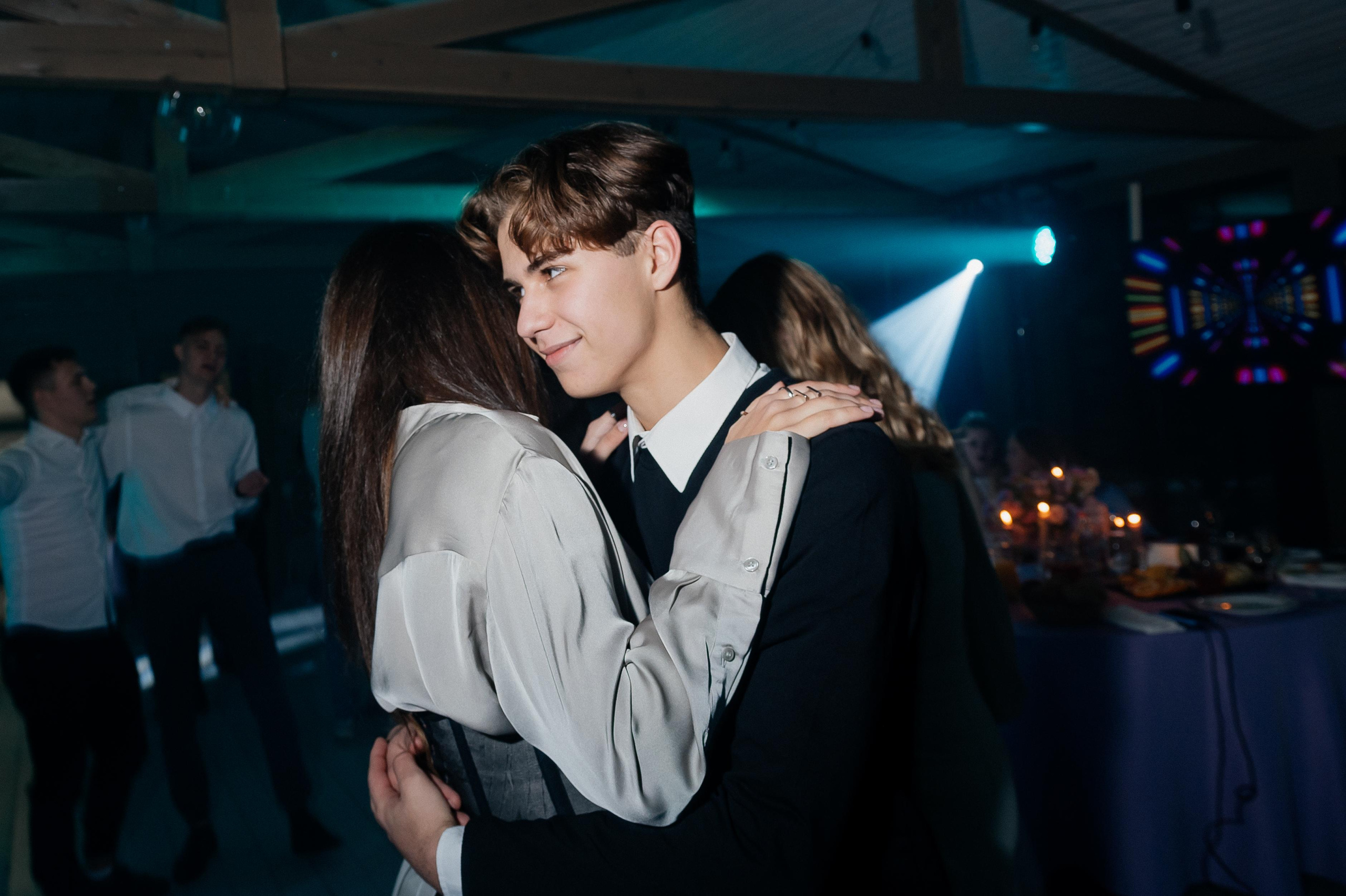 Свадебные сборы Кати и Степана в отеле Radisson Blu Olimpiyskiy. Свадебный фотограф Москва — Сергей и Татьяна