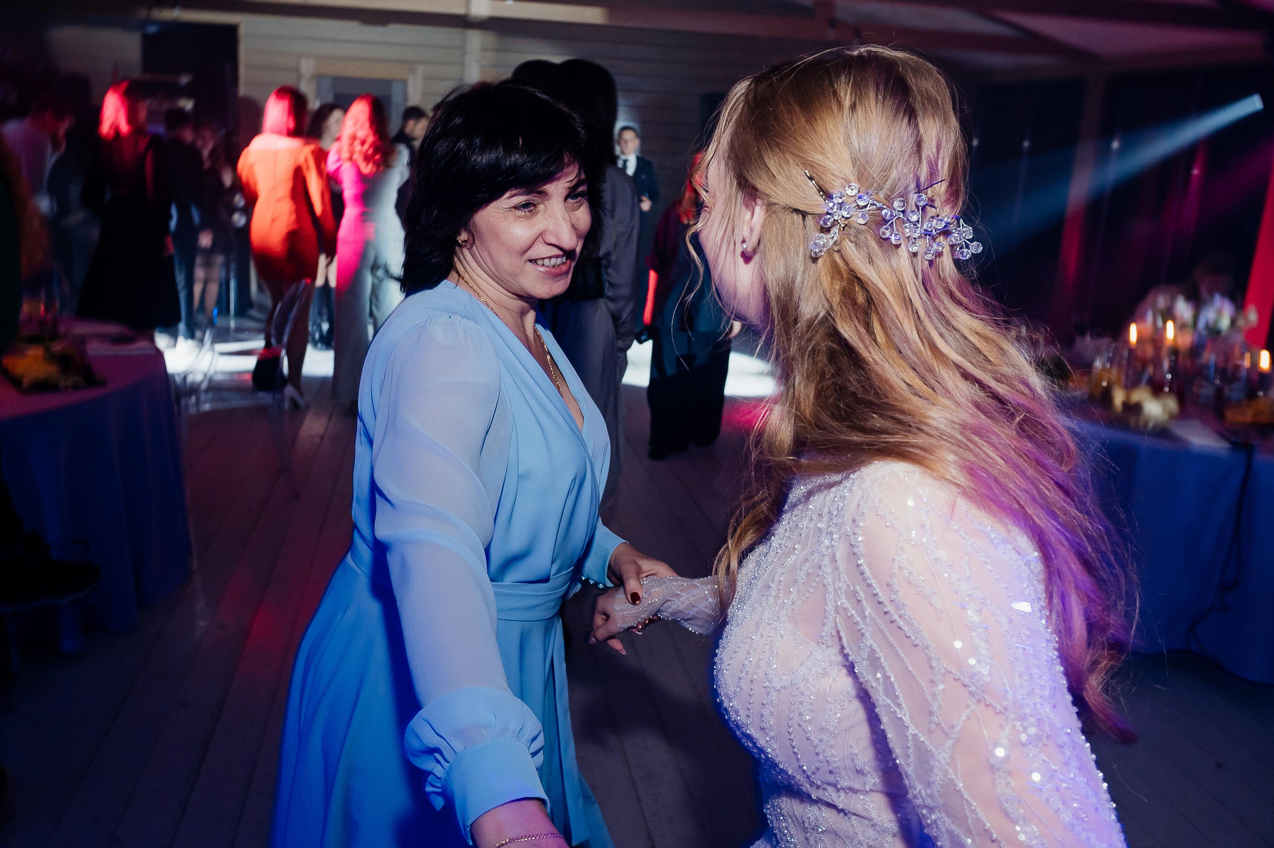 Свадебные сборы Кати и Степана в отеле Radisson Blu Olimpiyskiy. Свадебный фотограф Москва — Сергей и Татьяна