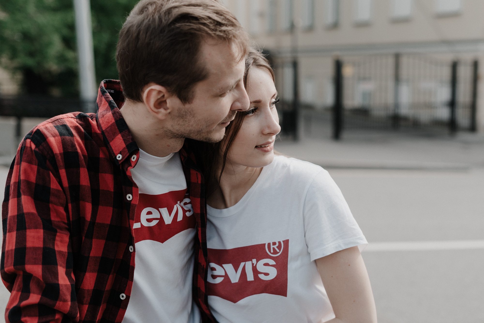 Лав стори Маши и Артема в парке им. Баумана в городе Москва. Свадебный фотограф Москва — Сергей и Татьяна