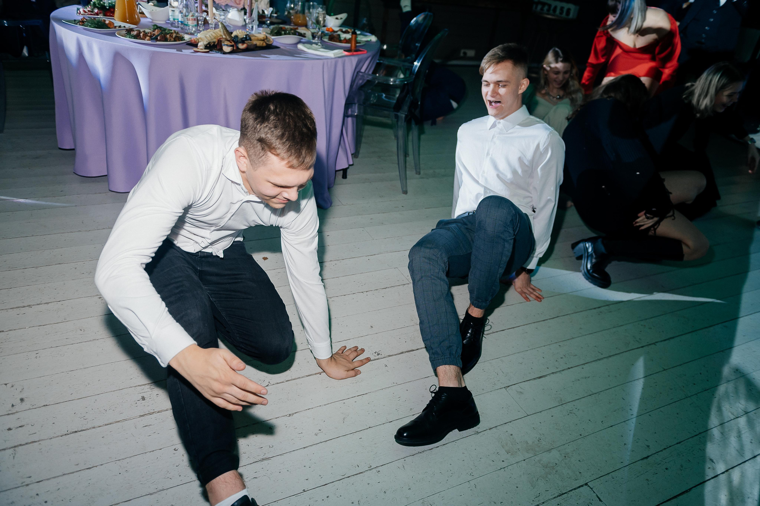 Свадебные сборы Кати и Степана в отеле Radisson Blu Olimpiyskiy. Свадебный фотограф Москва — Сергей и Татьяна