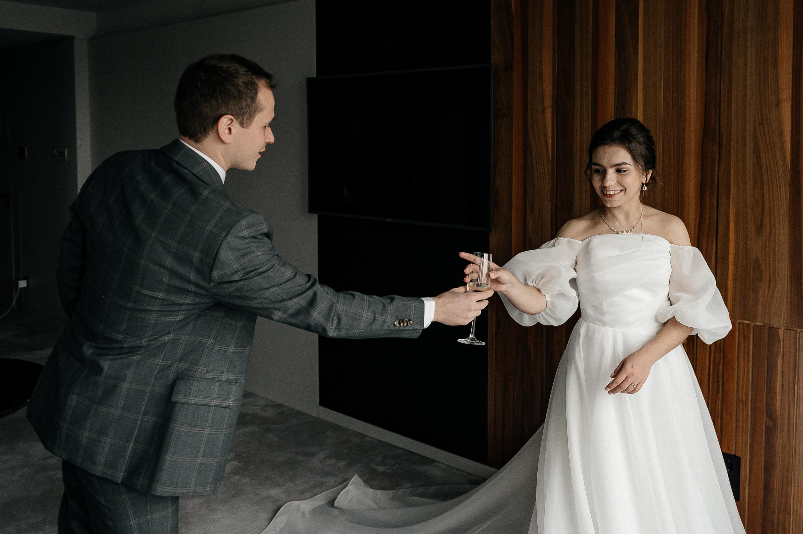 Осенняя свадьба Светы и Миши, со сбора в отеле Movenpic. Свадебный фотограф Москва — Сергей и Татьяна