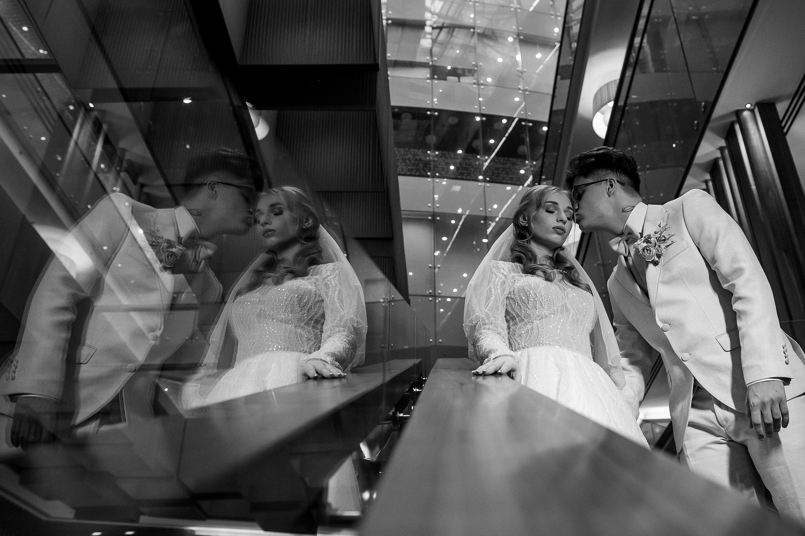 Свадебные сборы Кати и Степана в отеле Radisson Blu Olimpiyskiy. Свадебный фотограф Москва — Сергей и Татьяна