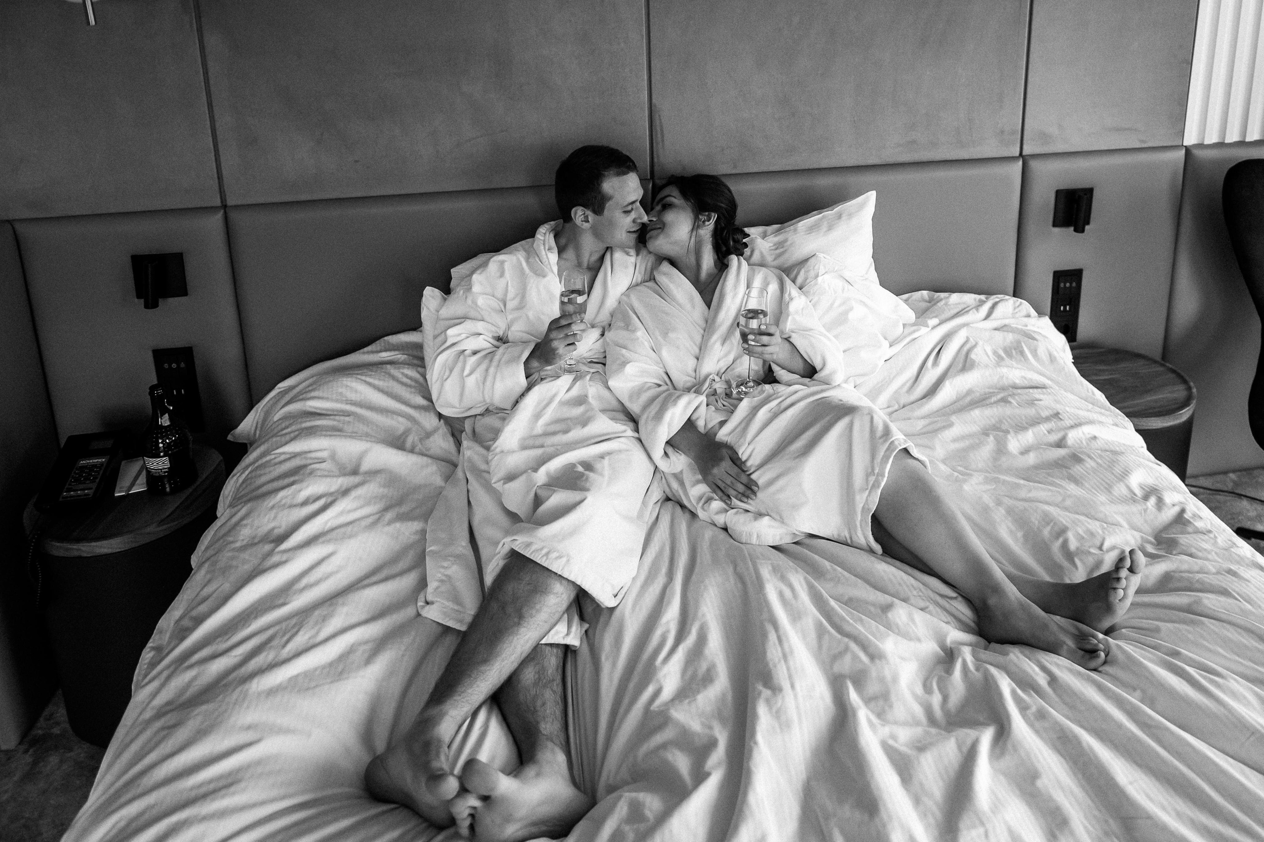 Осенняя свадьба Светы и Миши, со сбора в отеле Movenpic. Свадебный фотограф Москва — Сергей и Татьяна