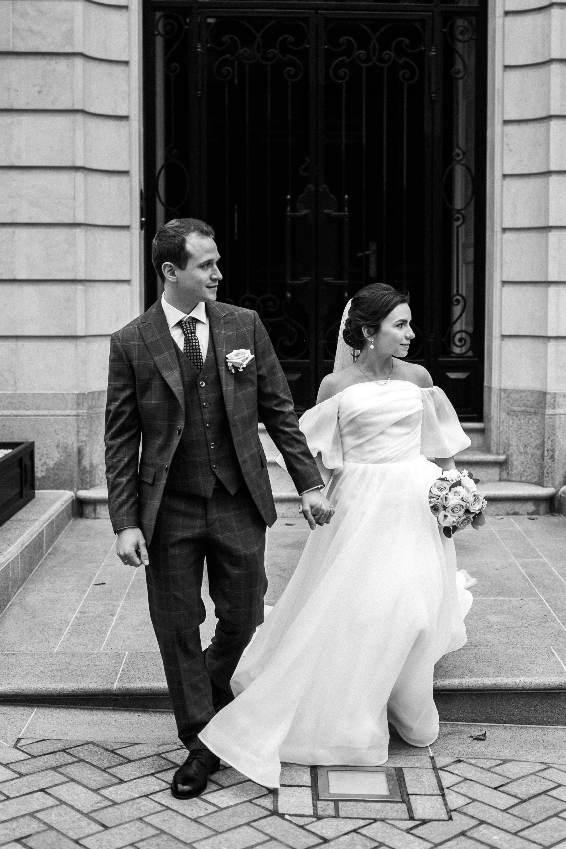 Осенняя свадьба Светы и Миши, со сбора в отеле Movenpic. Свадебный фотограф Москва — Сергей и Татьяна