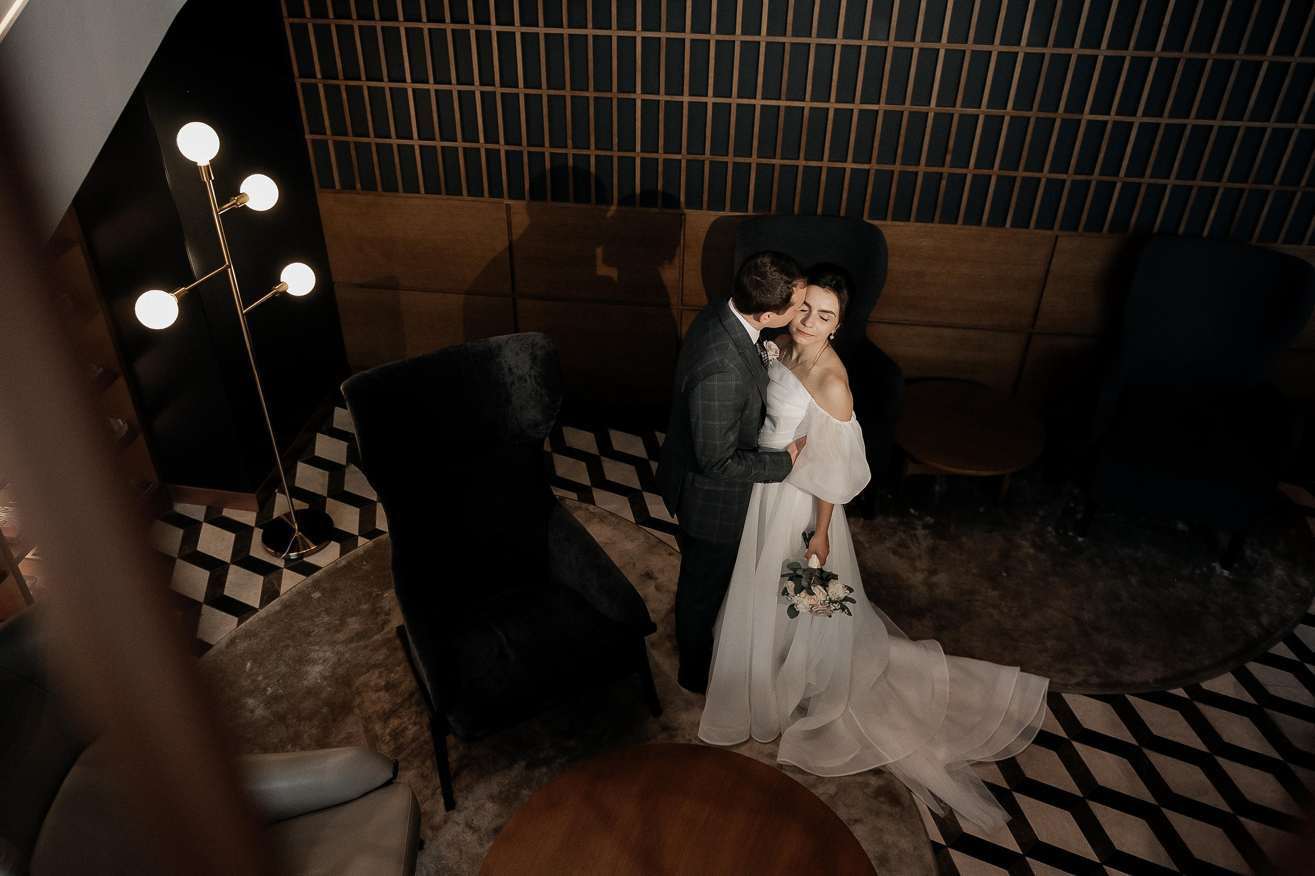 Осенняя свадьба Светы и Миши, со сбора в отеле Movenpic. Свадебный фотограф Москва — Сергей и Татьяна