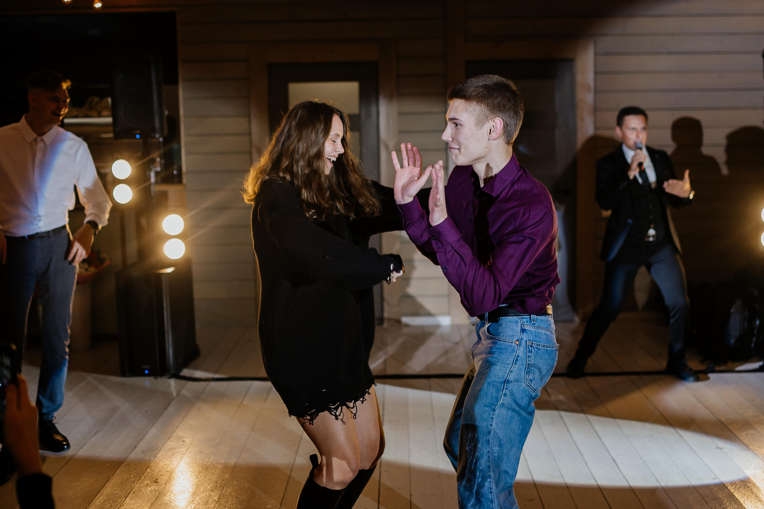 Свадебные сборы Кати и Степана в отеле Radisson Blu Olimpiyskiy. Свадебный фотограф Москва — Сергей и Татьяна