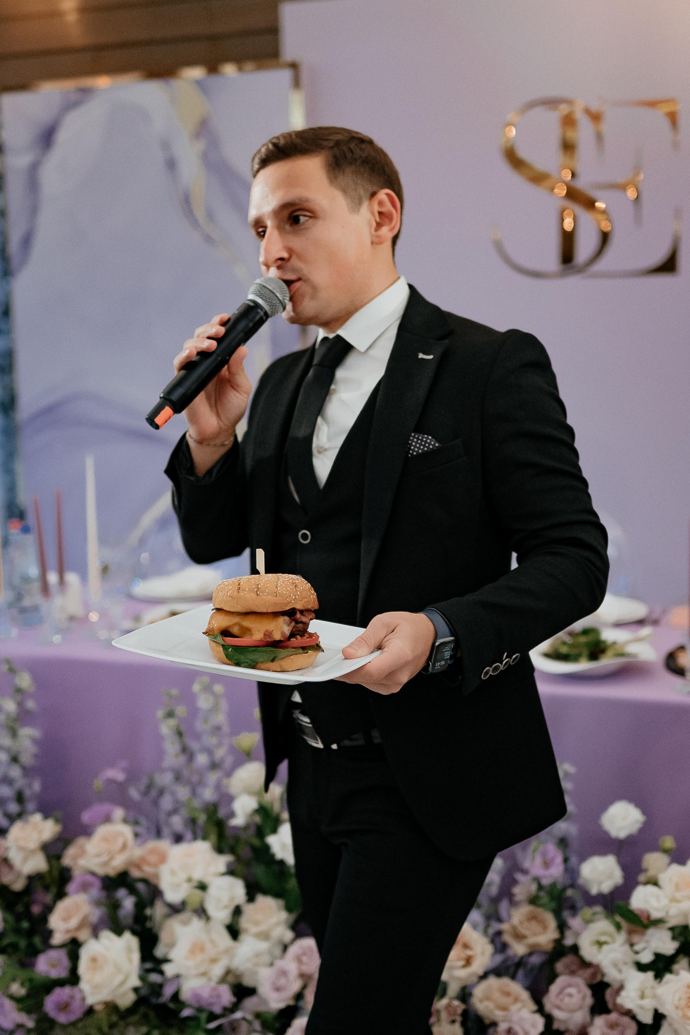 Свадебные сборы Кати и Степана в отеле Radisson Blu Olimpiyskiy. Свадебный фотограф Москва — Сергей и Татьяна