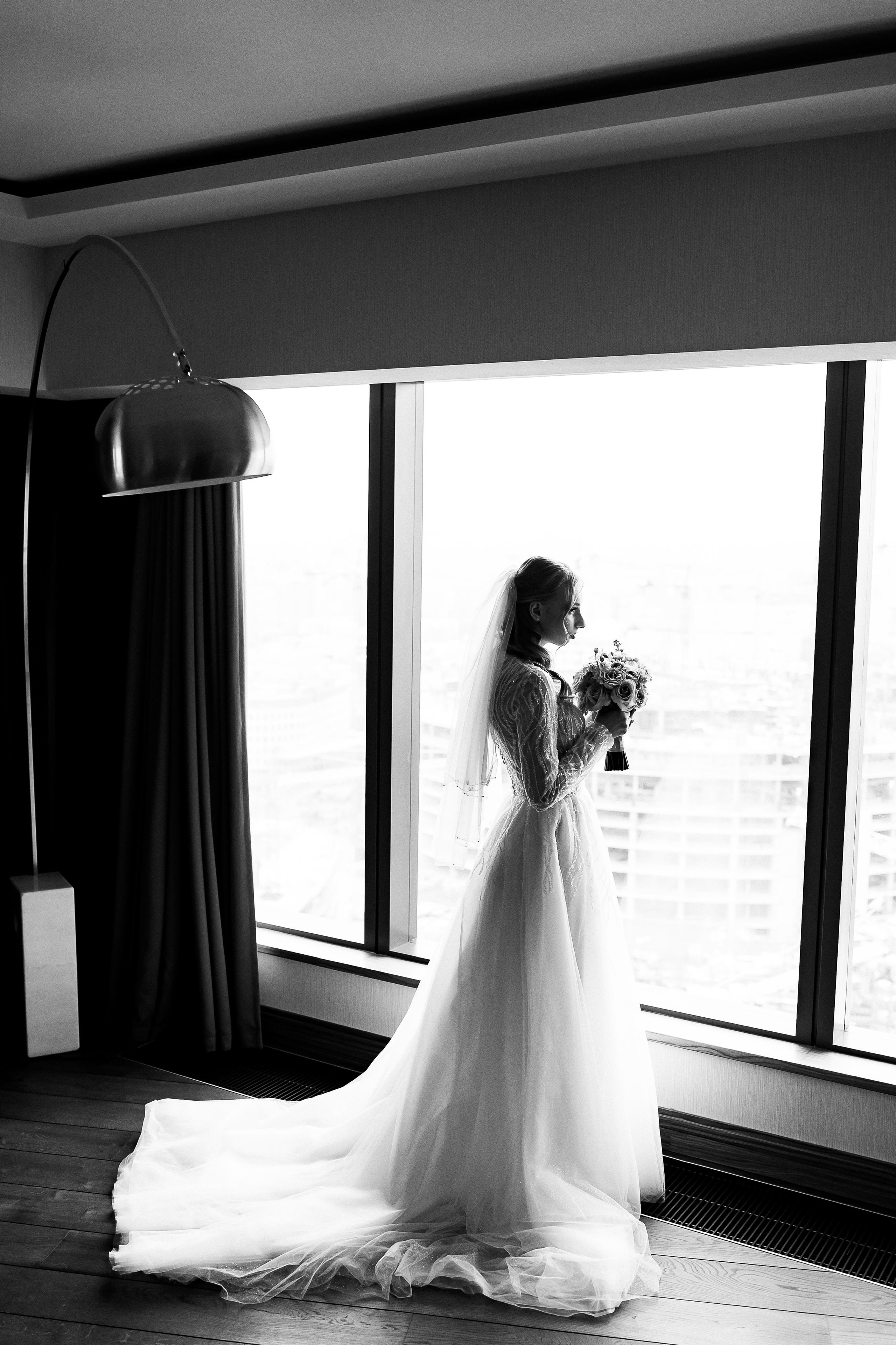 Свадебные сборы Кати и Степана в отеле Radisson Blu Olimpiyskiy. Свадебный фотограф Москва — Сергей и Татьяна