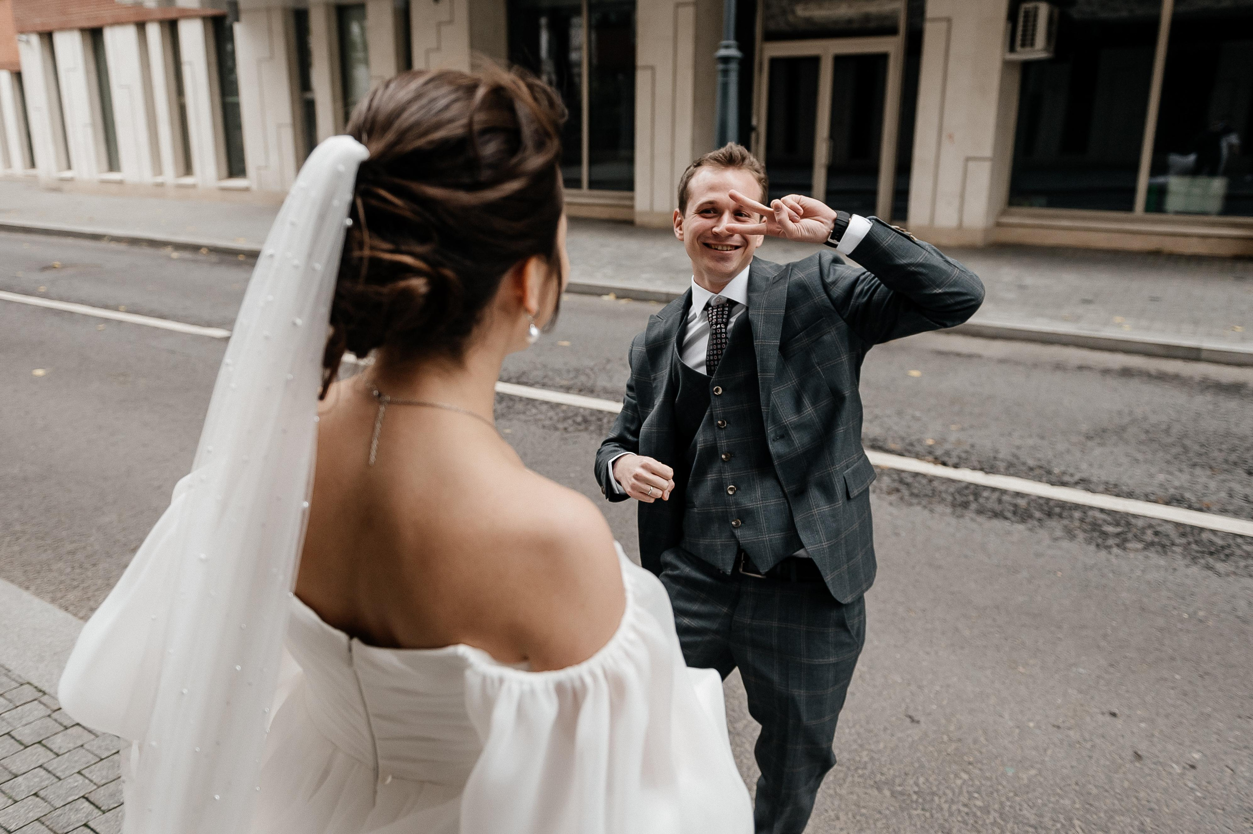 Осенняя свадьба Светы и Миши, со сбора в отеле Movenpic. Свадебный фотограф Москва — Сергей и Татьяна