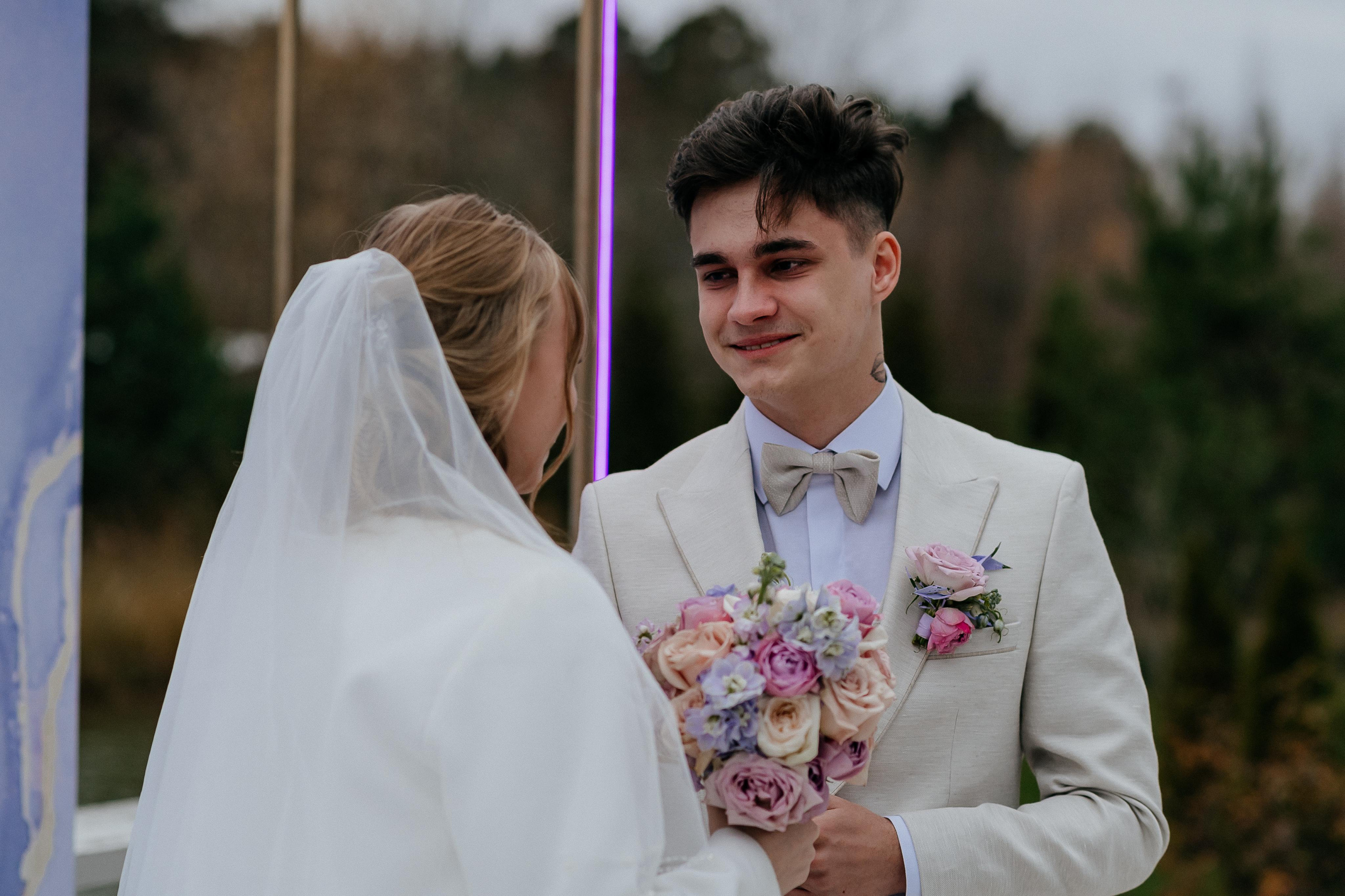 Свадебные сборы Кати и Степана в отеле Radisson Blu Olimpiyskiy. Свадебный фотограф Москва — Сергей и Татьяна