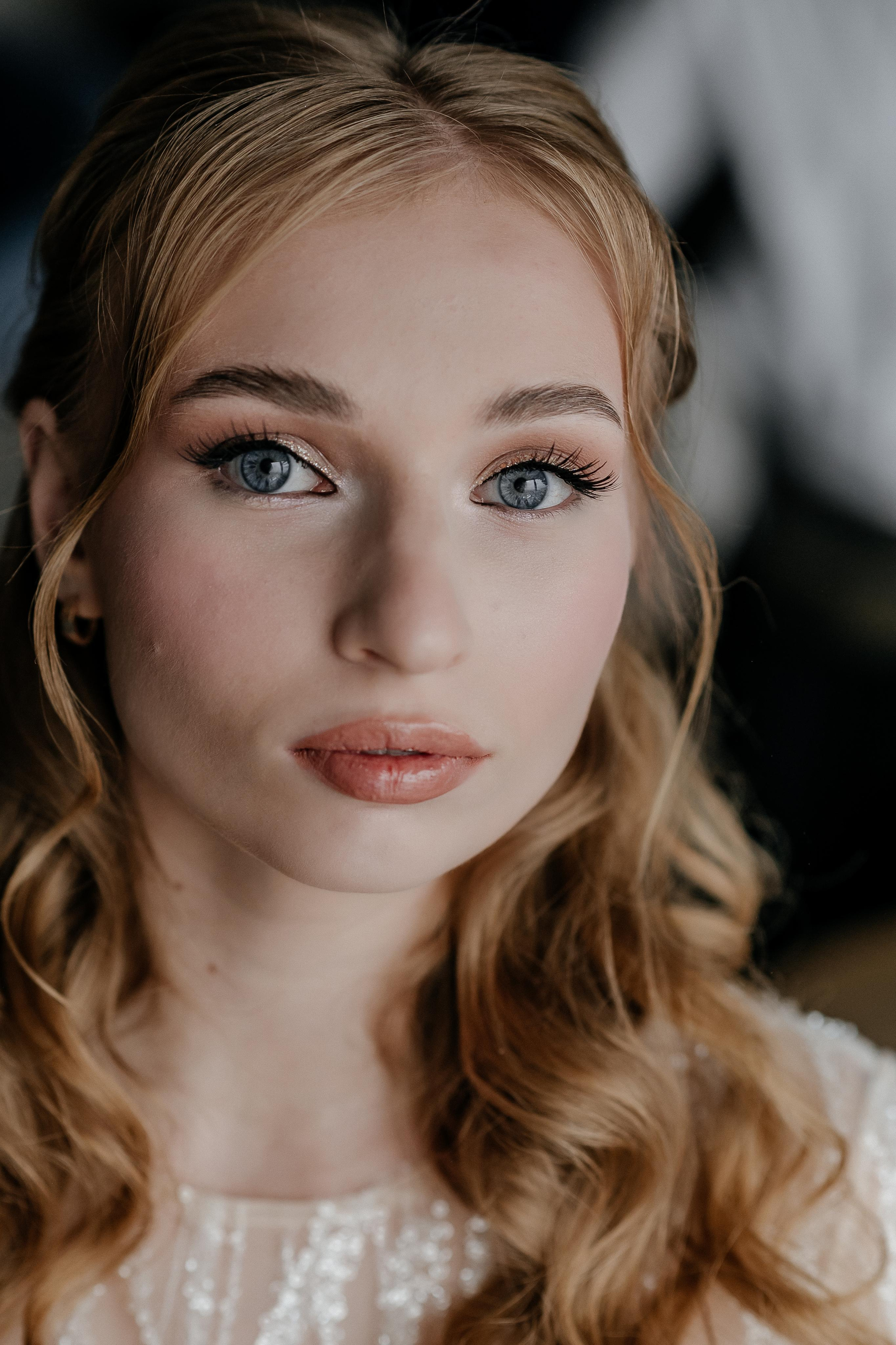 Свадебные сборы Кати и Степана в отеле Radisson Blu Olimpiyskiy. Свадебный фотограф Москва — Сергей и Татьяна