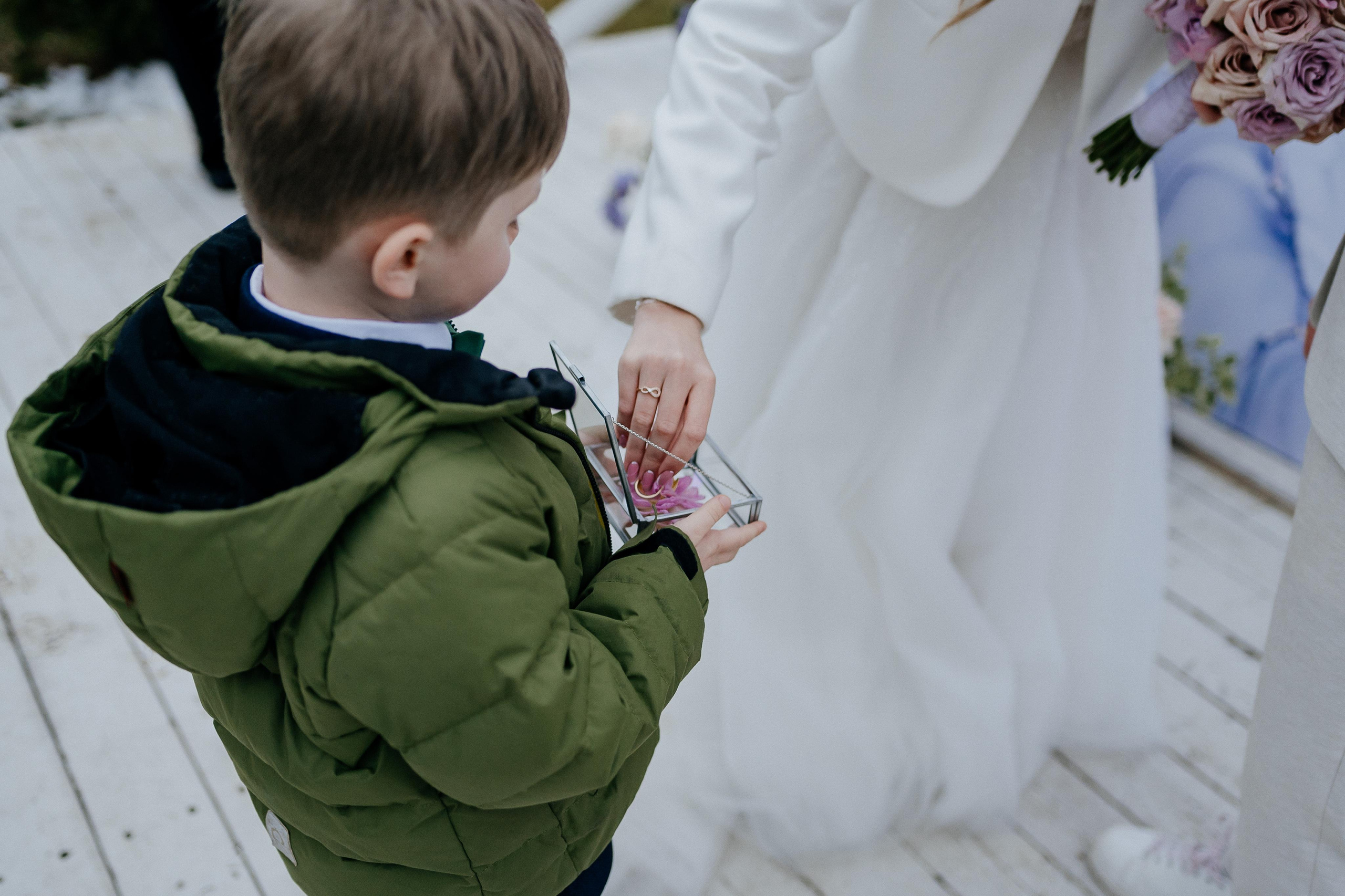 Свадебные сборы Кати и Степана в отеле Radisson Blu Olimpiyskiy. Свадебный фотограф Москва — Сергей и Татьяна