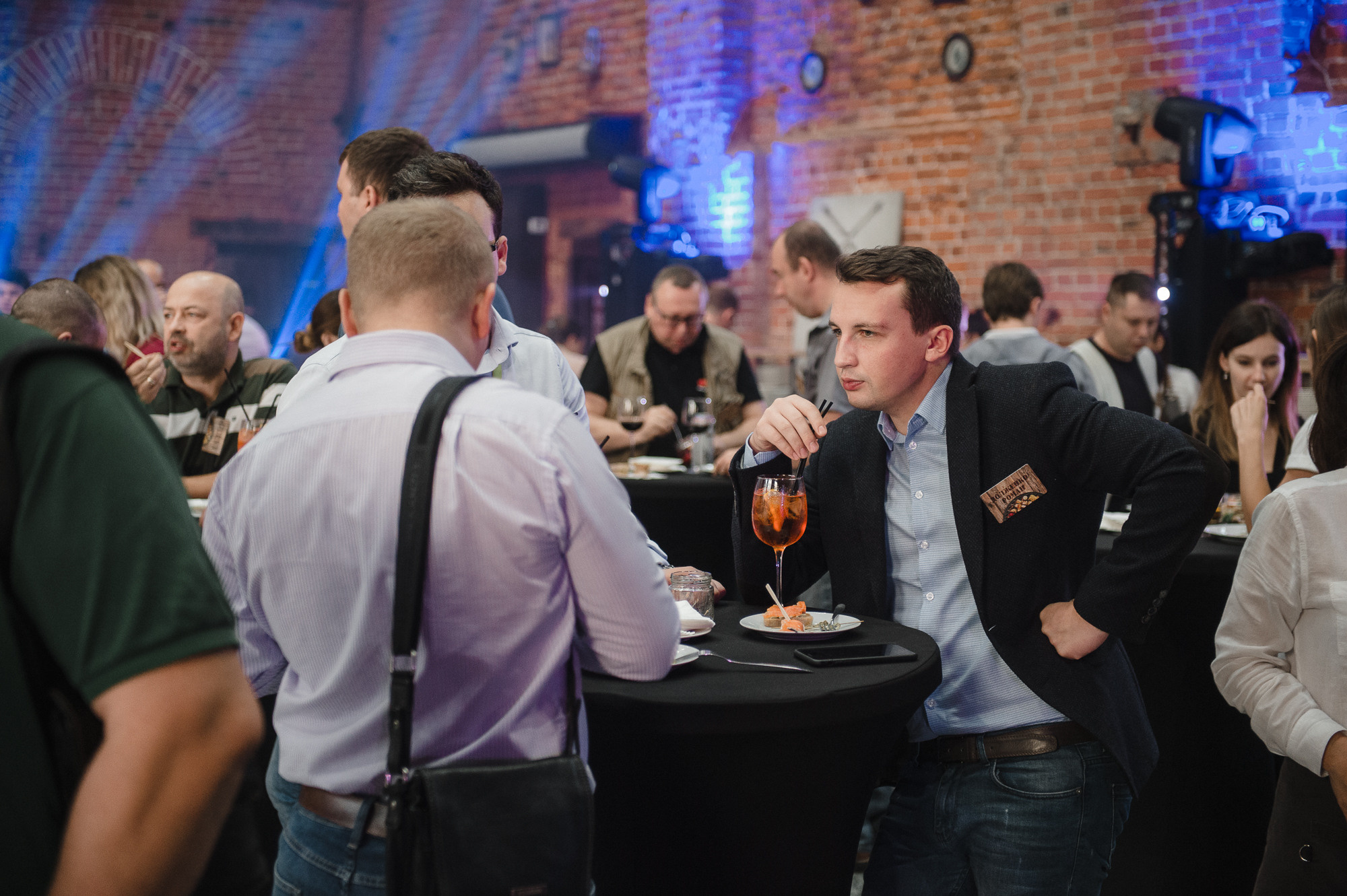 Репортажное фото праздника еды в Loft hall 2. Свадебный фотограф Москва — Сергей и Татьяна