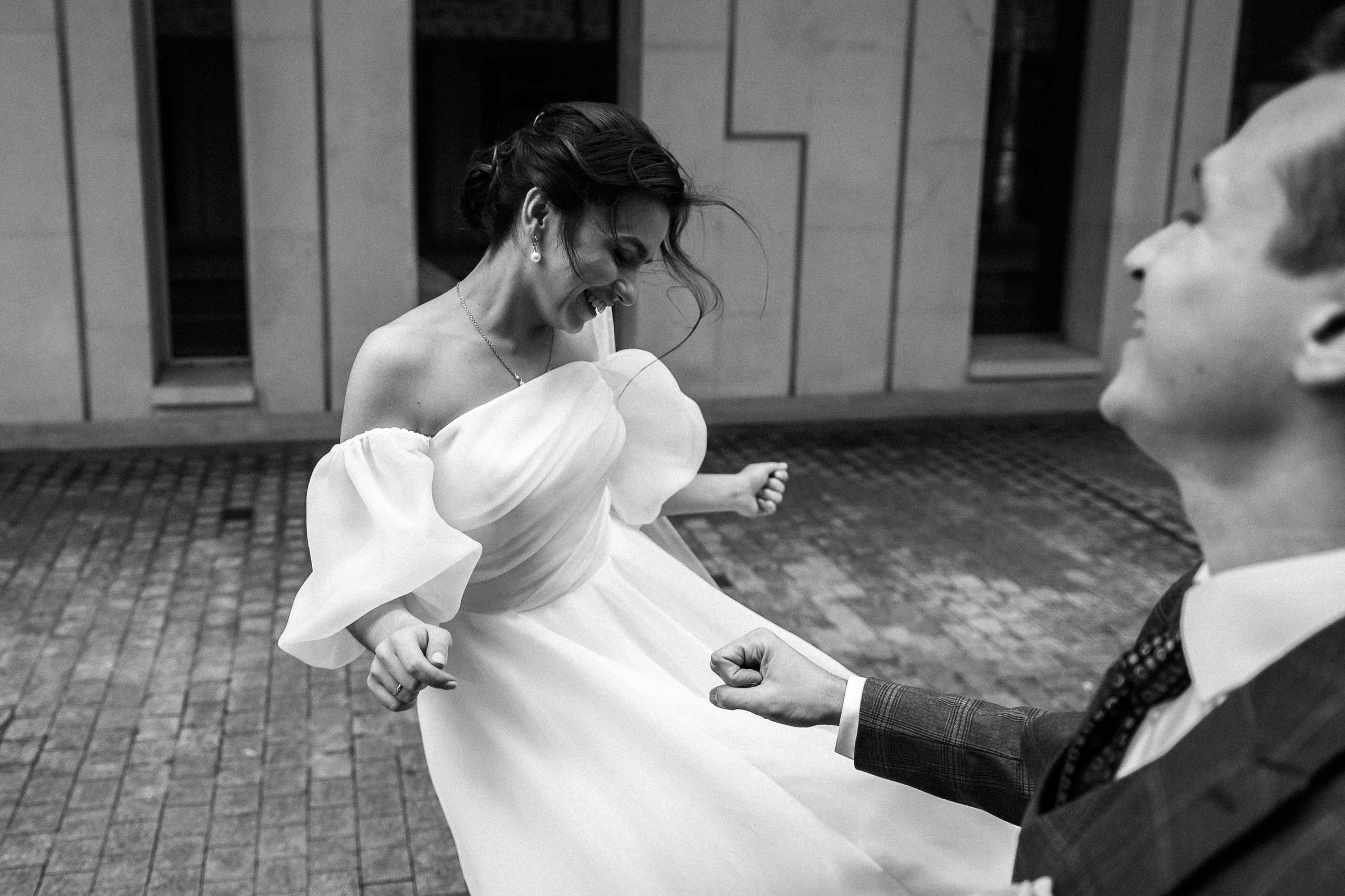 Осенняя свадьба Светы и Миши, со сбора в отеле Movenpic. Свадебный фотограф Москва — Сергей и Татьяна