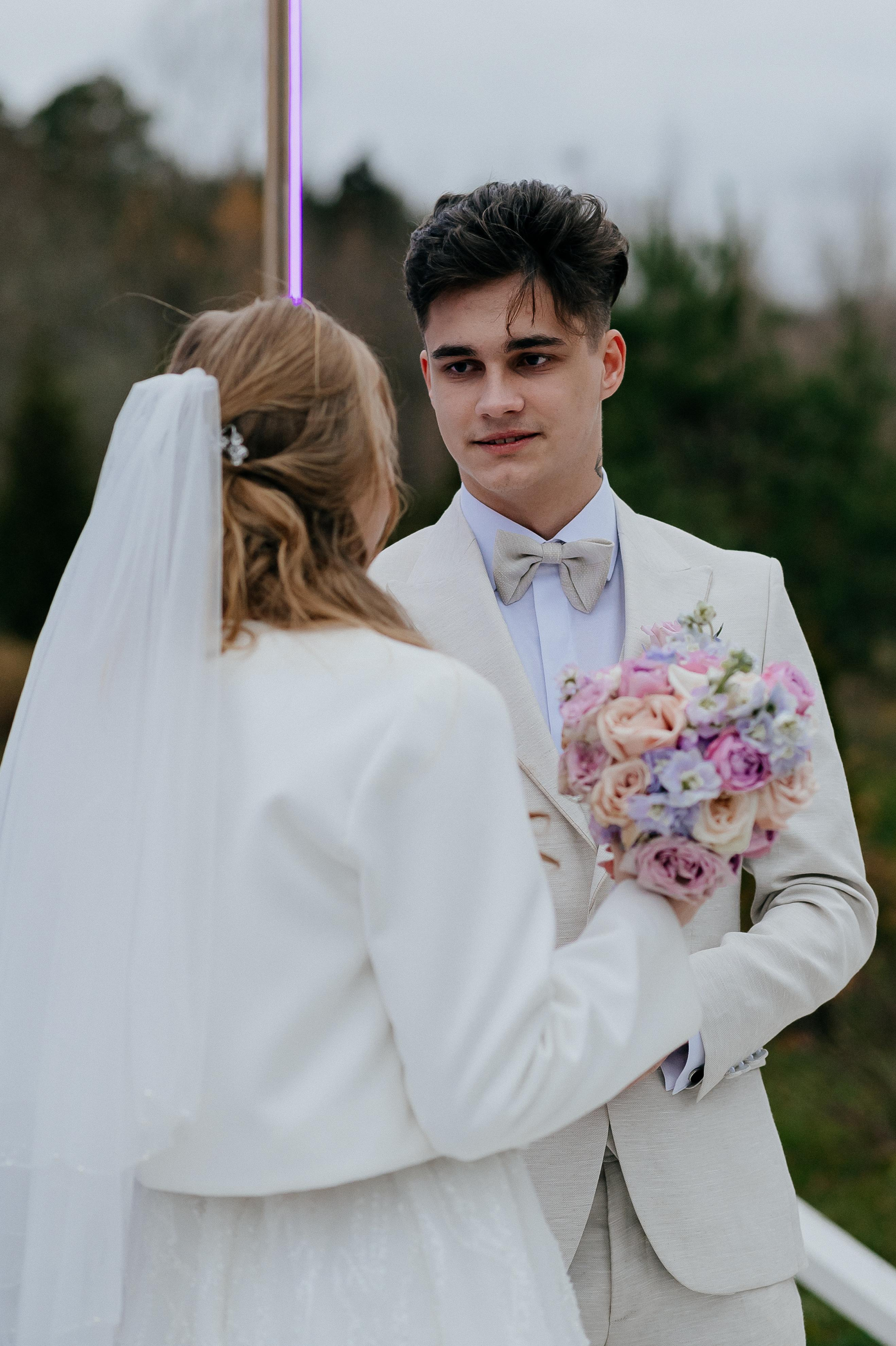 Свадебные сборы Кати и Степана в отеле Radisson Blu Olimpiyskiy. Свадебный фотограф Москва — Сергей и Татьяна