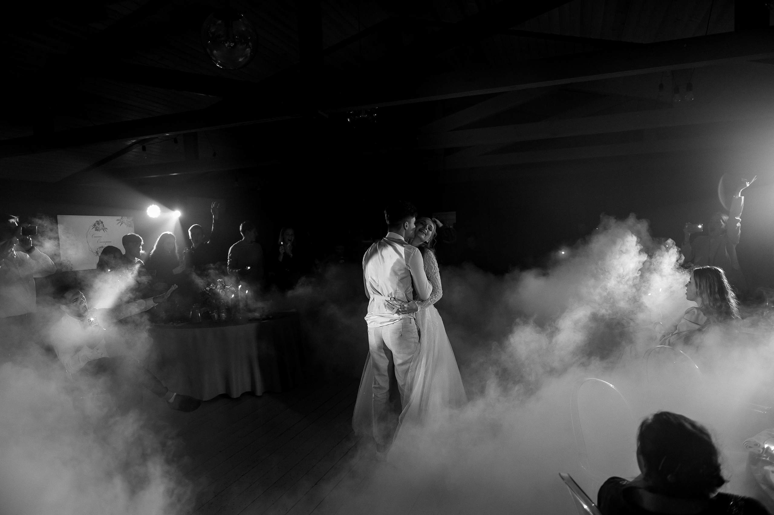 Свадебные сборы Кати и Степана в отеле Radisson Blu Olimpiyskiy. Свадебный фотограф Москва — Сергей и Татьяна