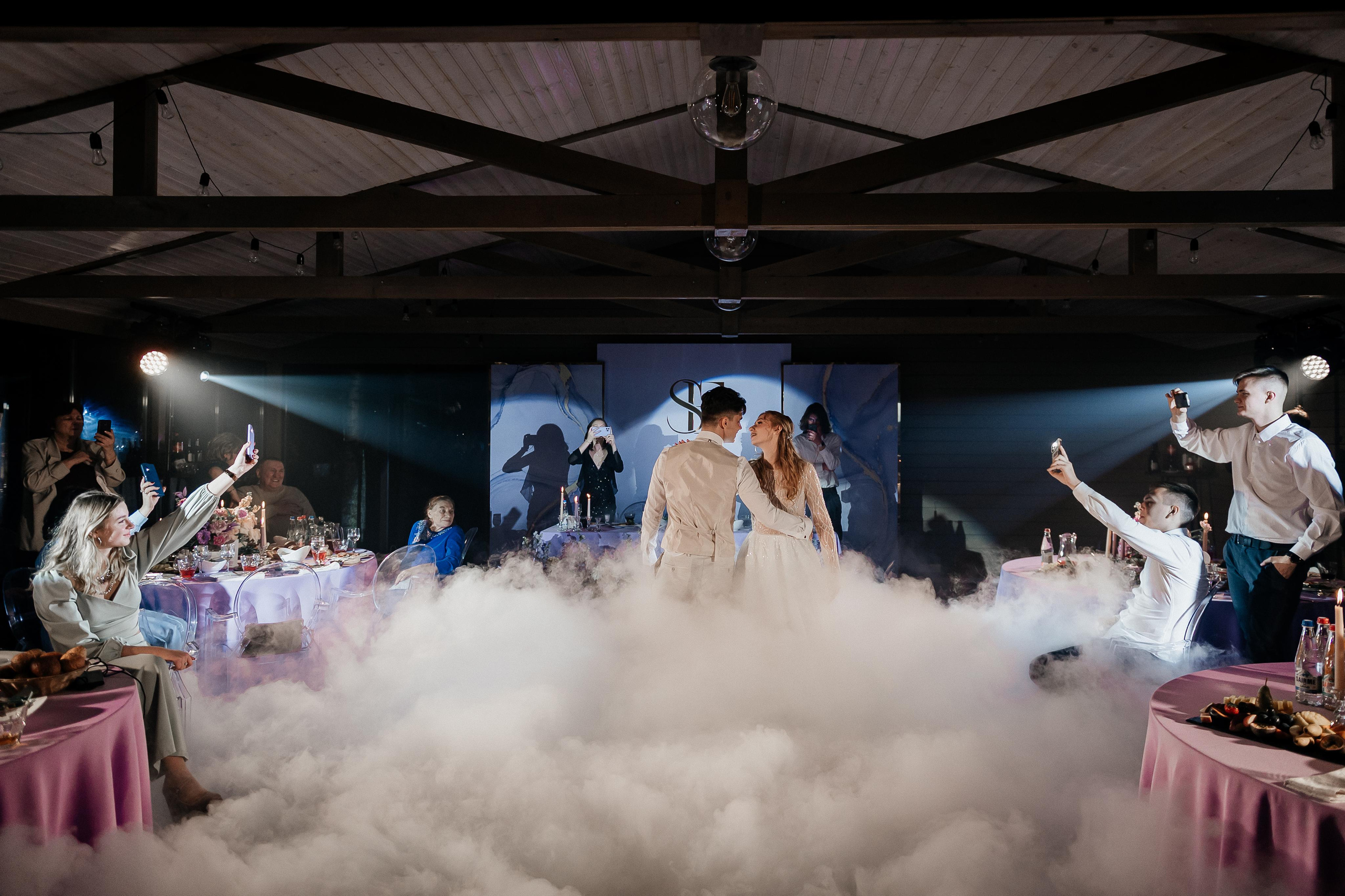 Свадебные сборы Кати и Степана в отеле Radisson Blu Olimpiyskiy. Свадебный фотограф Москва — Сергей и Татьяна