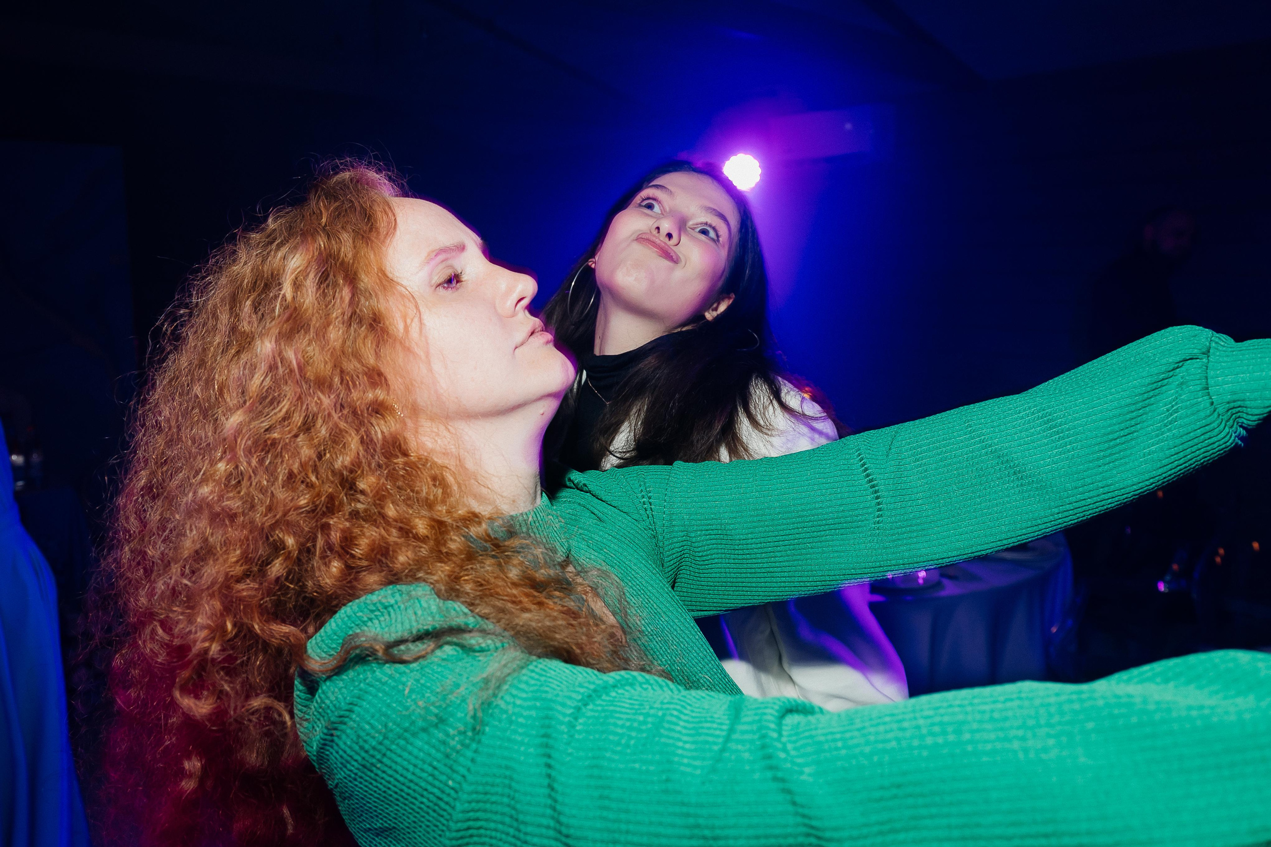 Свадебные сборы Кати и Степана в отеле Radisson Blu Olimpiyskiy. Свадебный фотограф Москва — Сергей и Татьяна