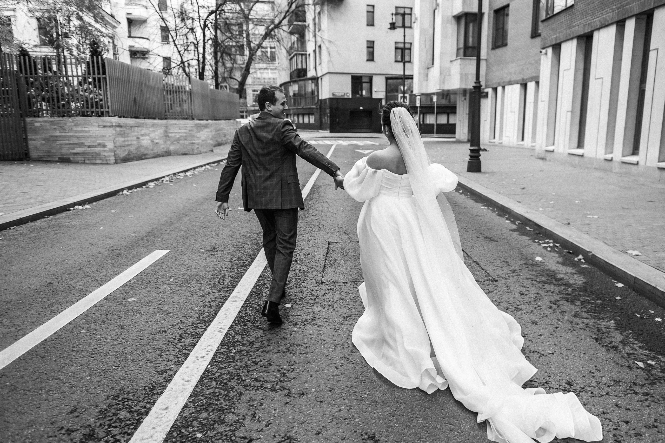 Осенняя свадьба Светы и Миши, со сбора в отеле Movenpic. Свадебный фотограф Москва — Сергей и Татьяна