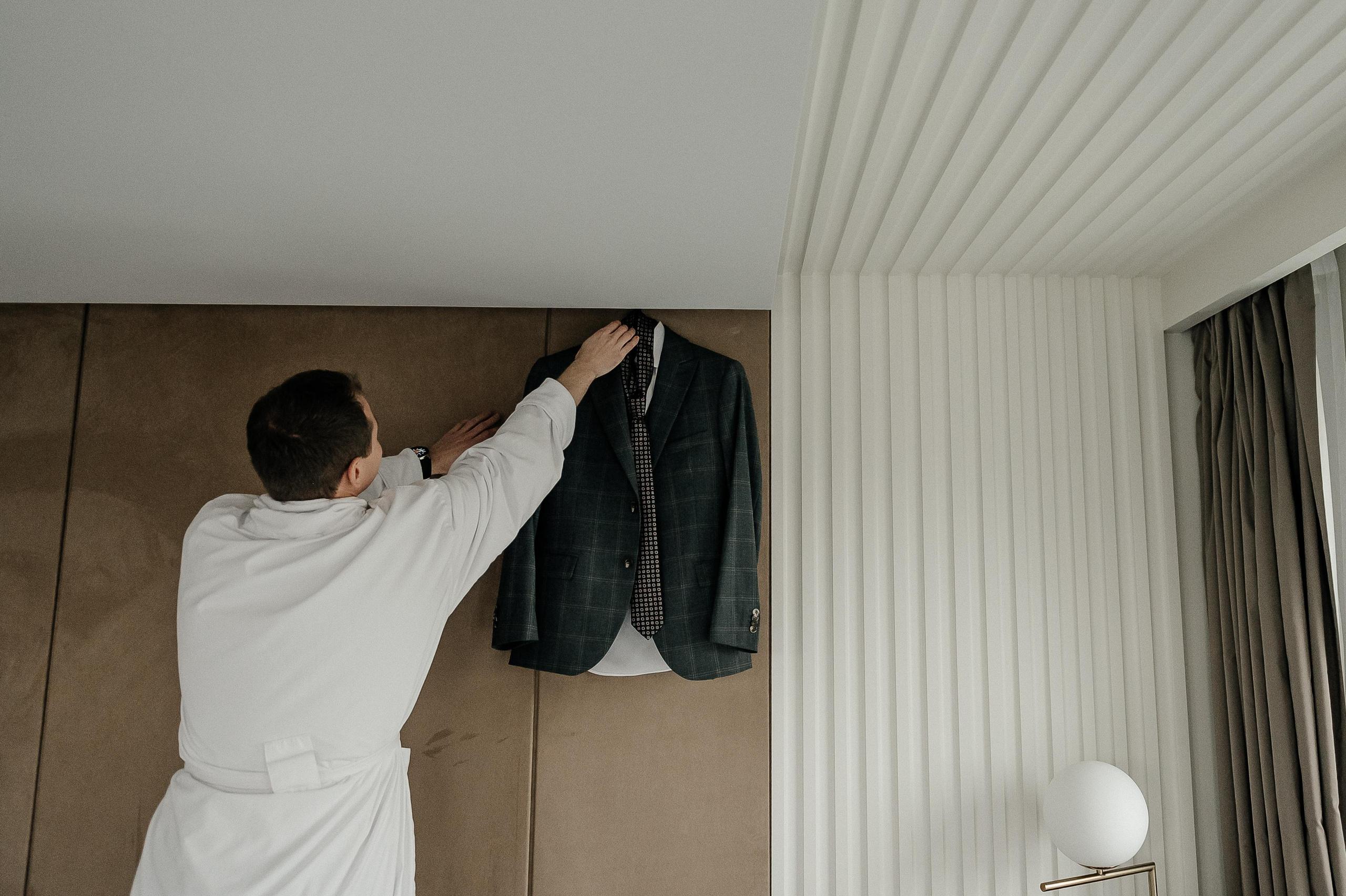 Осенняя свадьба Светы и Миши, со сбора в отеле Movenpic. Свадебный фотограф Москва — Сергей и Татьяна