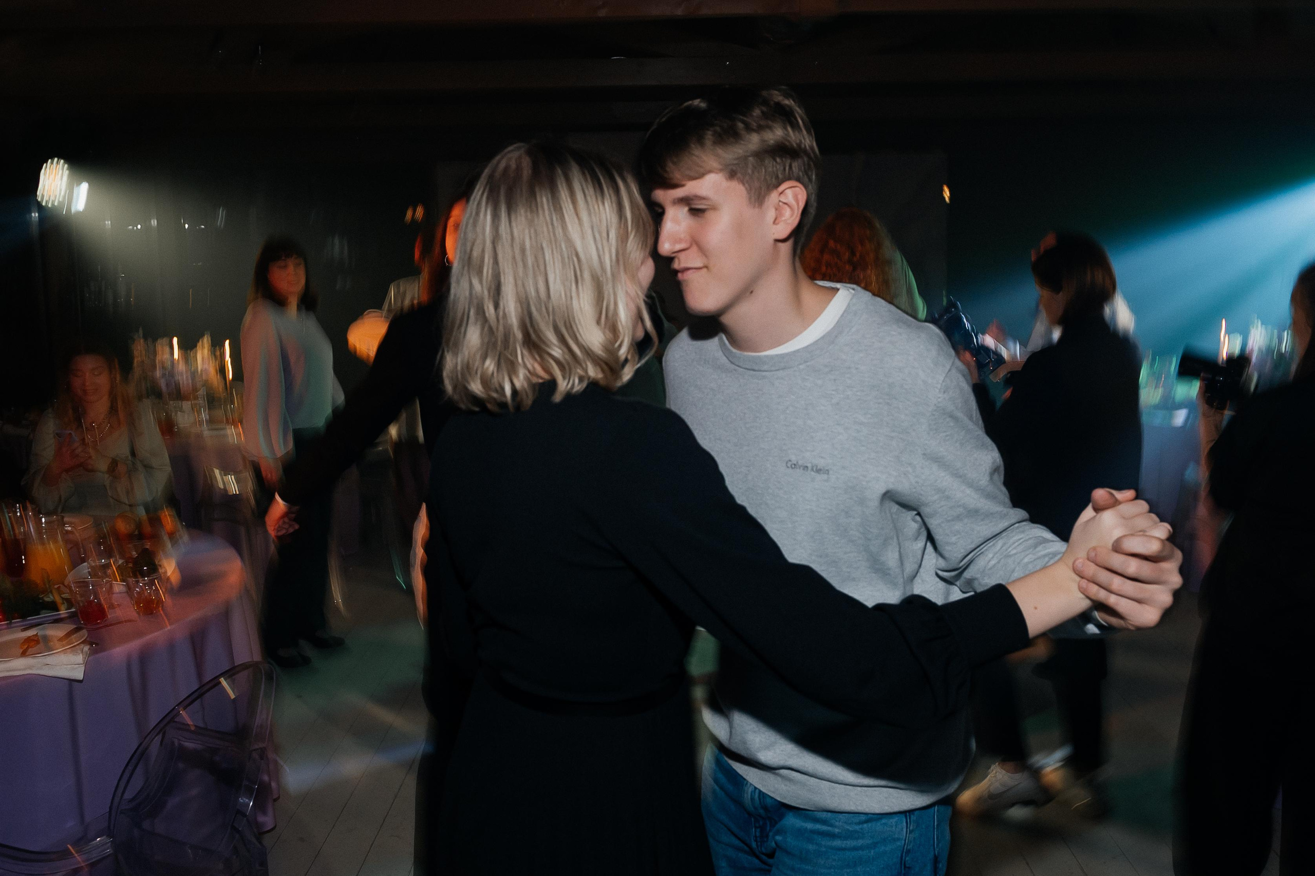 Свадебные сборы Кати и Степана в отеле Radisson Blu Olimpiyskiy. Свадебный фотограф Москва — Сергей и Татьяна