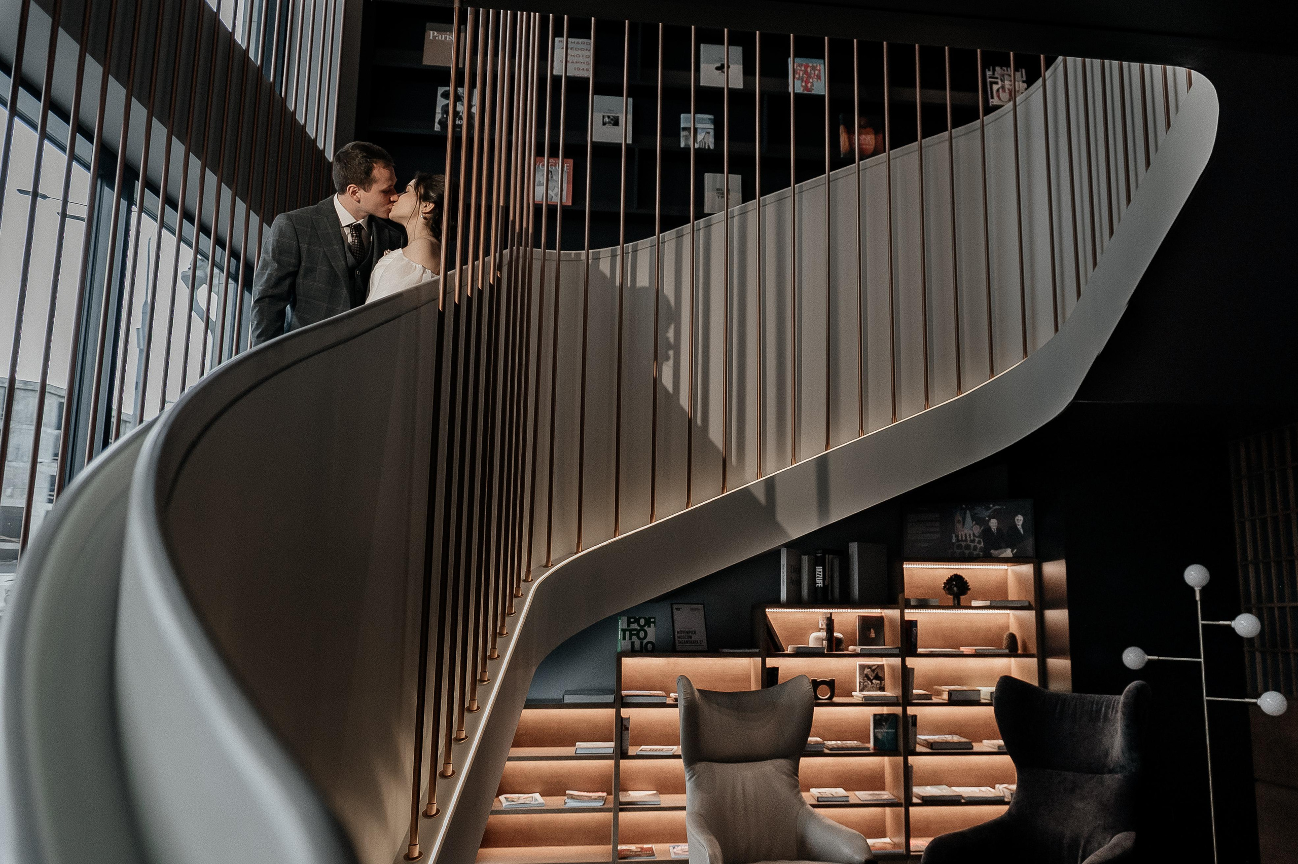 Осенняя свадьба Светы и Миши, со сбора в отеле Movenpic. Свадебный фотограф Москва — Сергей и Татьяна