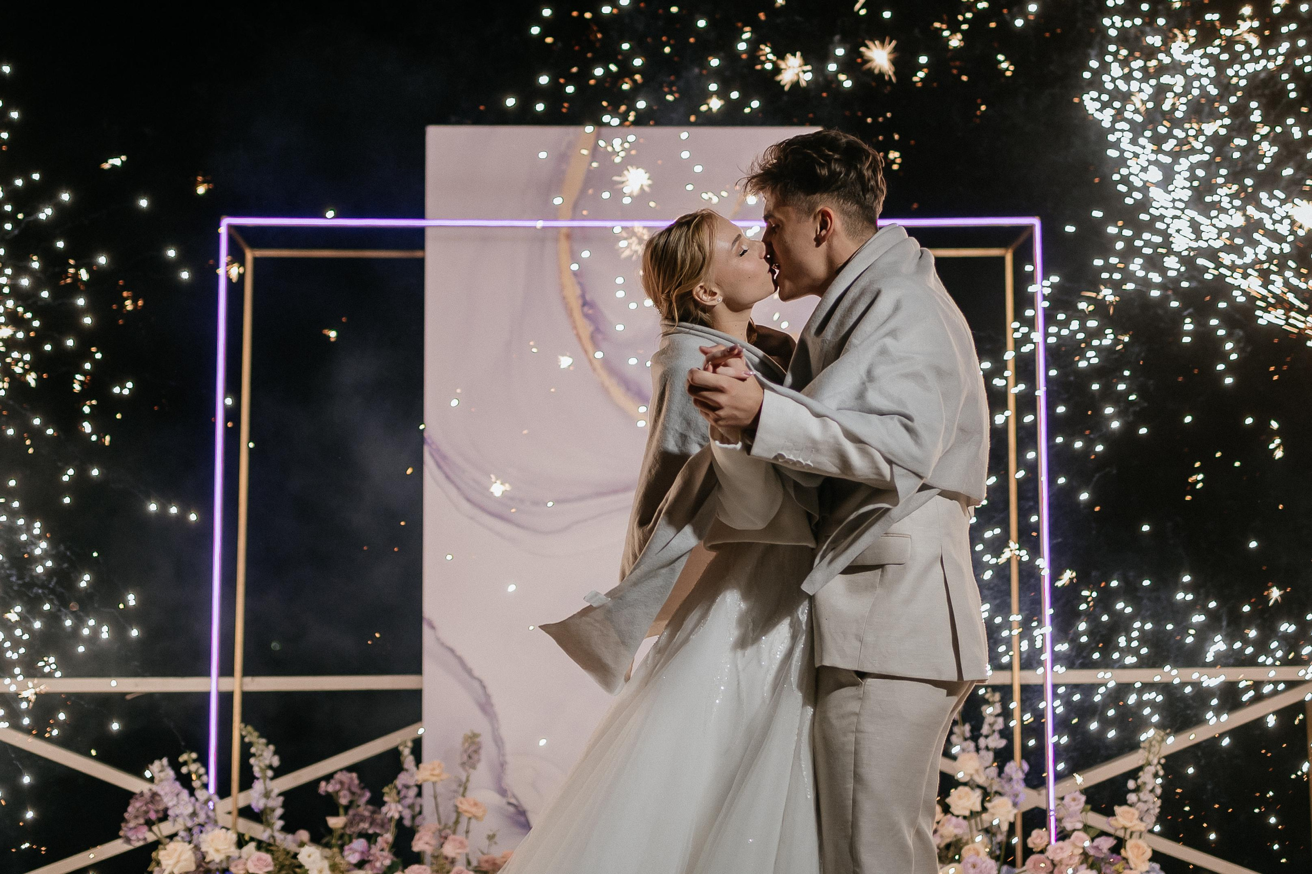 Свадебные сборы Кати и Степана в отеле Radisson Blu Olimpiyskiy. Свадебный фотограф Москва — Сергей и Татьяна