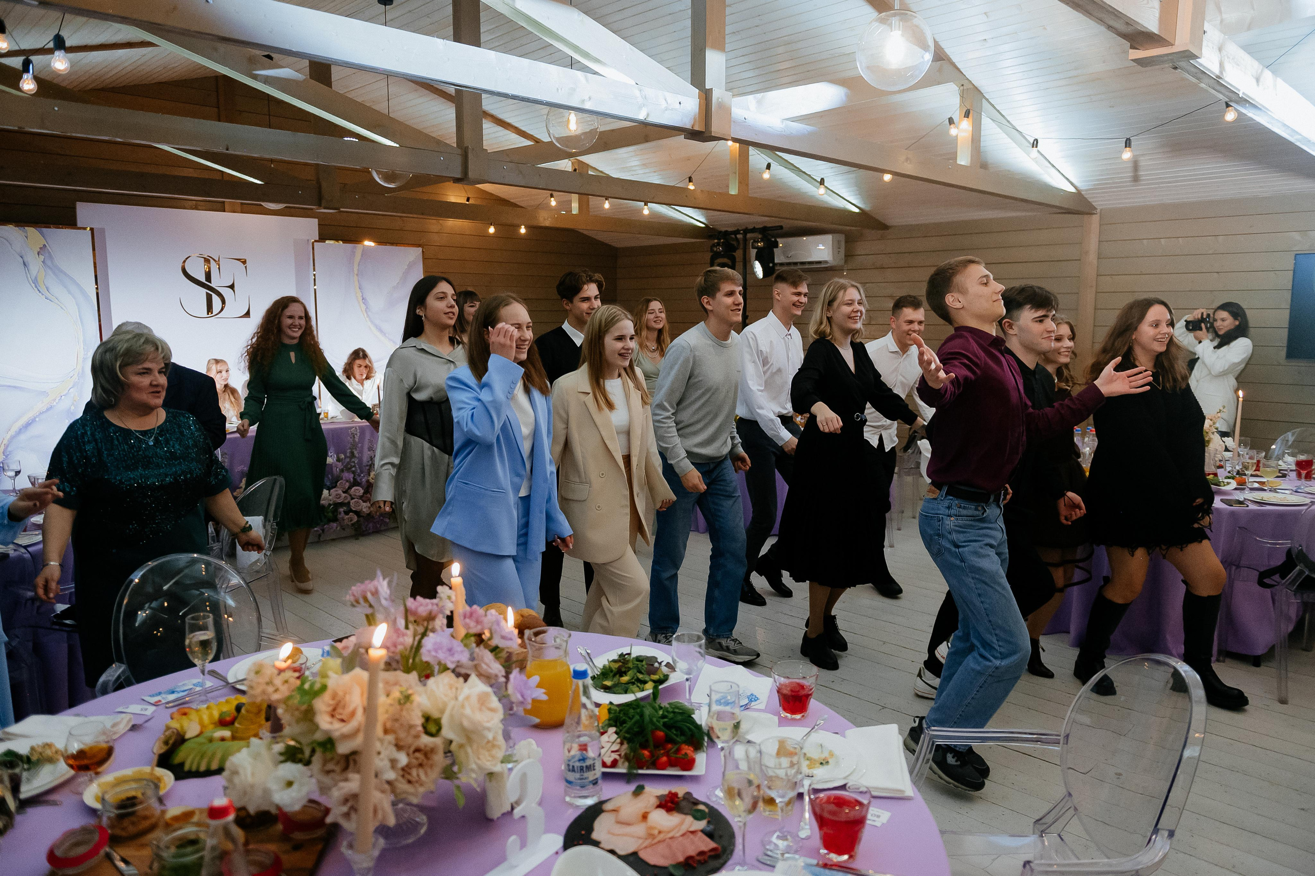 Свадебные сборы Кати и Степана в отеле Radisson Blu Olimpiyskiy. Свадебный фотограф Москва — Сергей и Татьяна