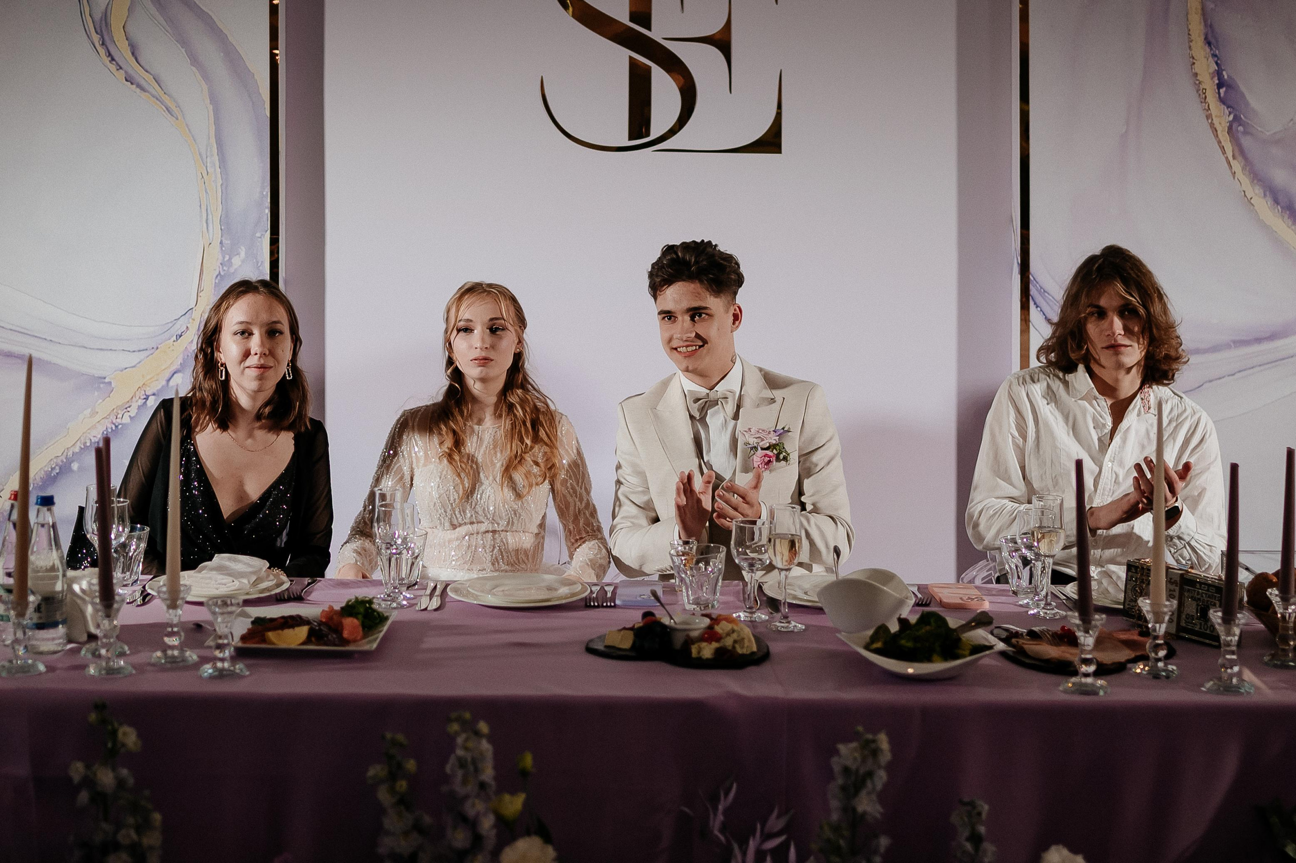 Свадебные сборы Кати и Степана в отеле Radisson Blu Olimpiyskiy. Свадебный фотограф Москва — Сергей и Татьяна