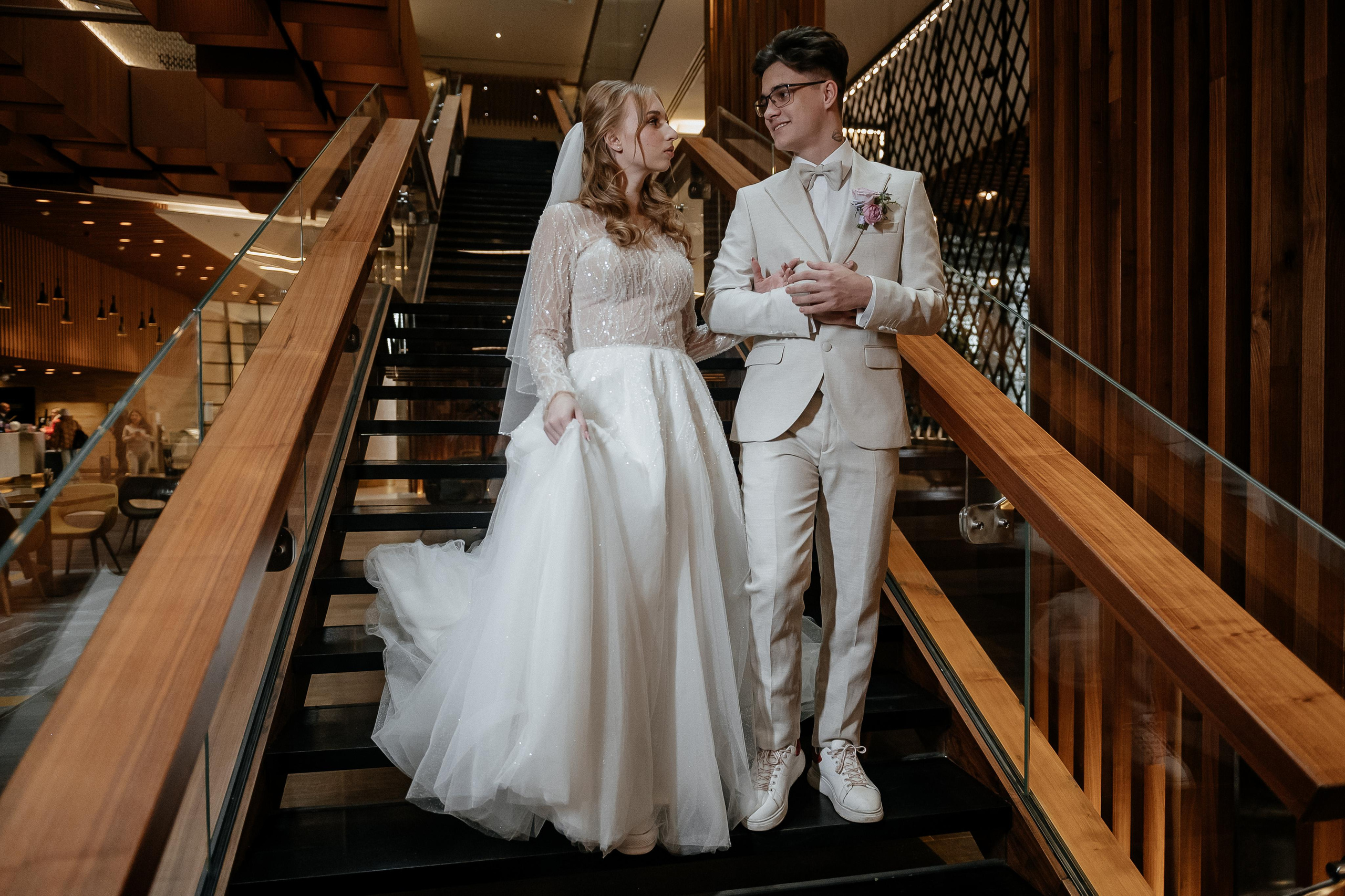 Свадебные сборы Кати и Степана в отеле Radisson Blu Olimpiyskiy. Свадебный фотограф Москва — Сергей и Татьяна